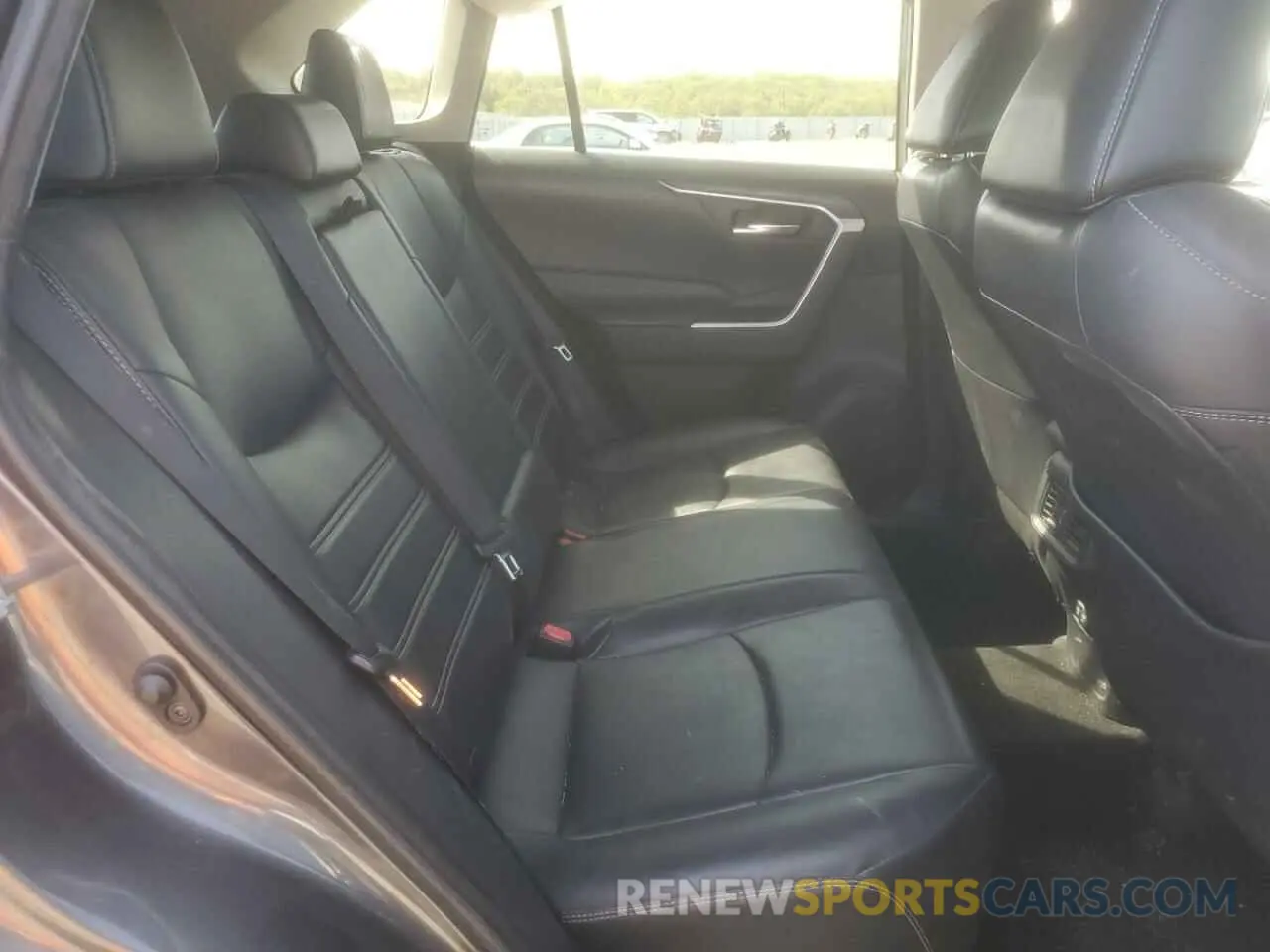 12 Photograph of a damaged car 2T3A1RFV7KW063765 TOYOTA RAV4 2019