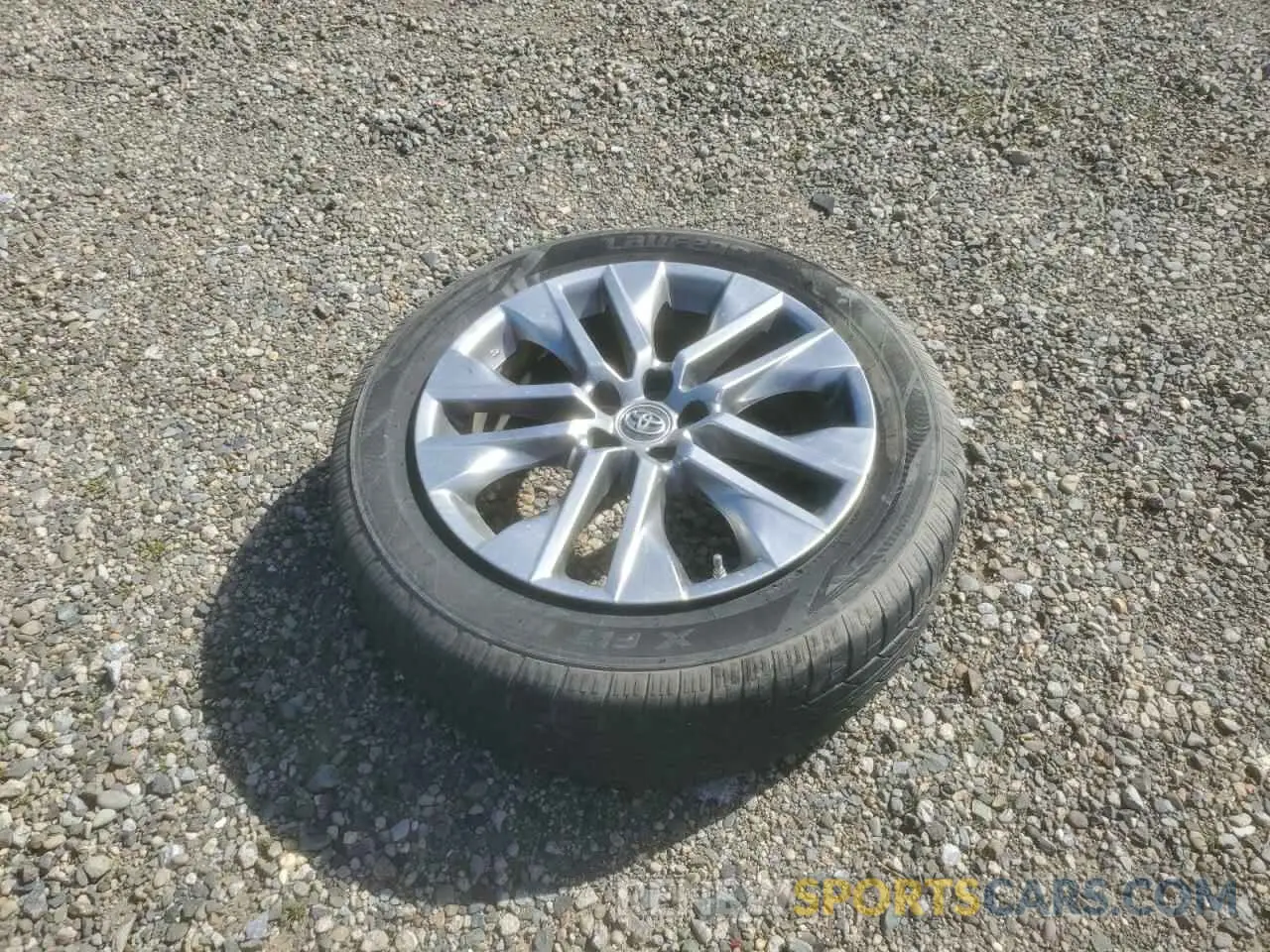 15 Photograph of a damaged car 2T3A1RFV7KW063765 TOYOTA RAV4 2019