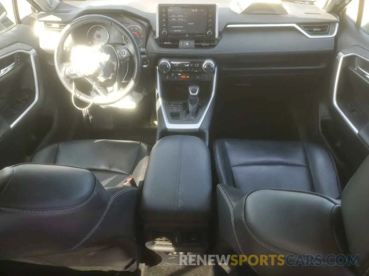 8 Photograph of a damaged car 2T3A1RFV7KW063765 TOYOTA RAV4 2019