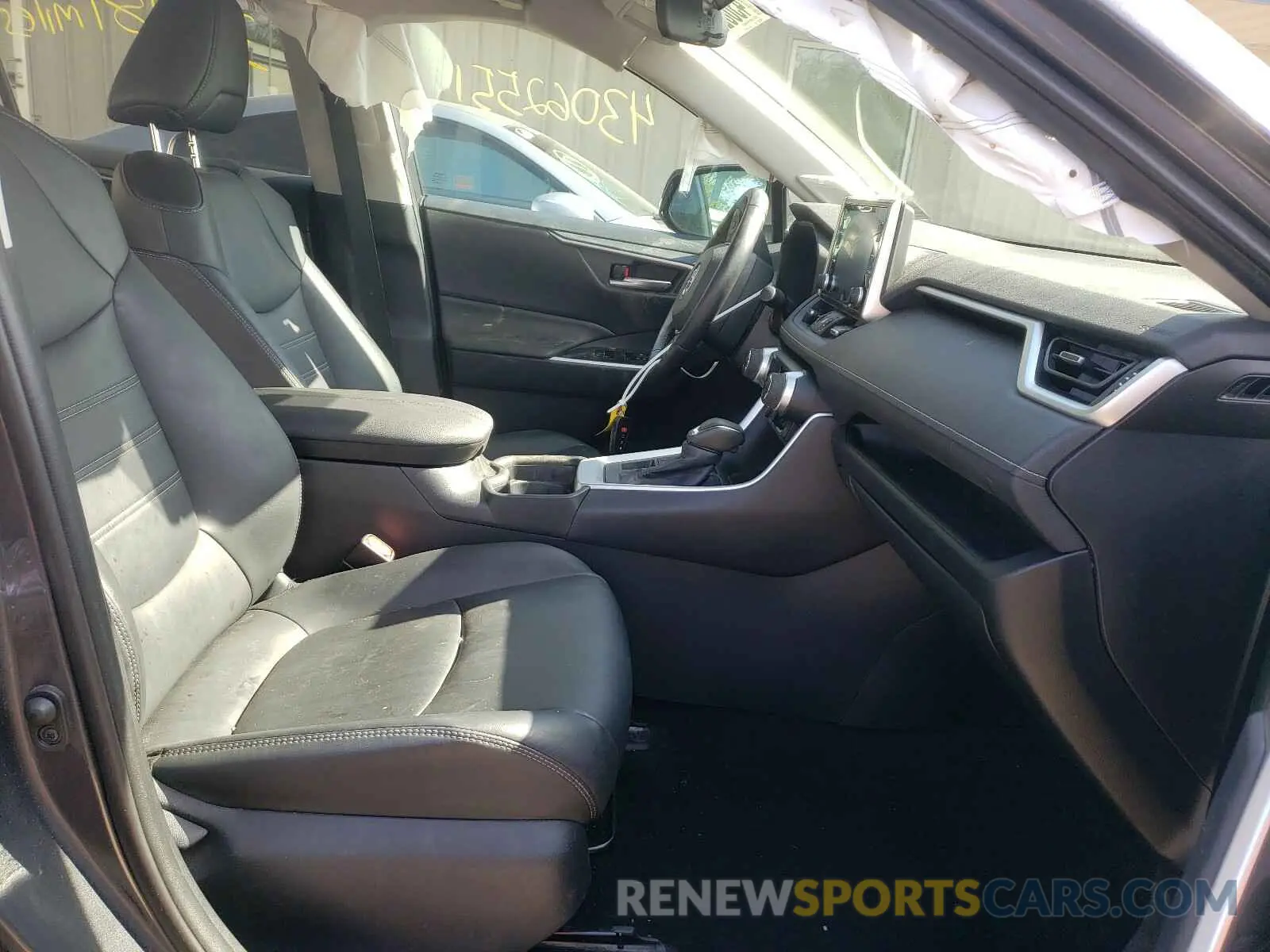 5 Photograph of a damaged car 2T3A1RFV7KW067024 TOYOTA RAV4 2019