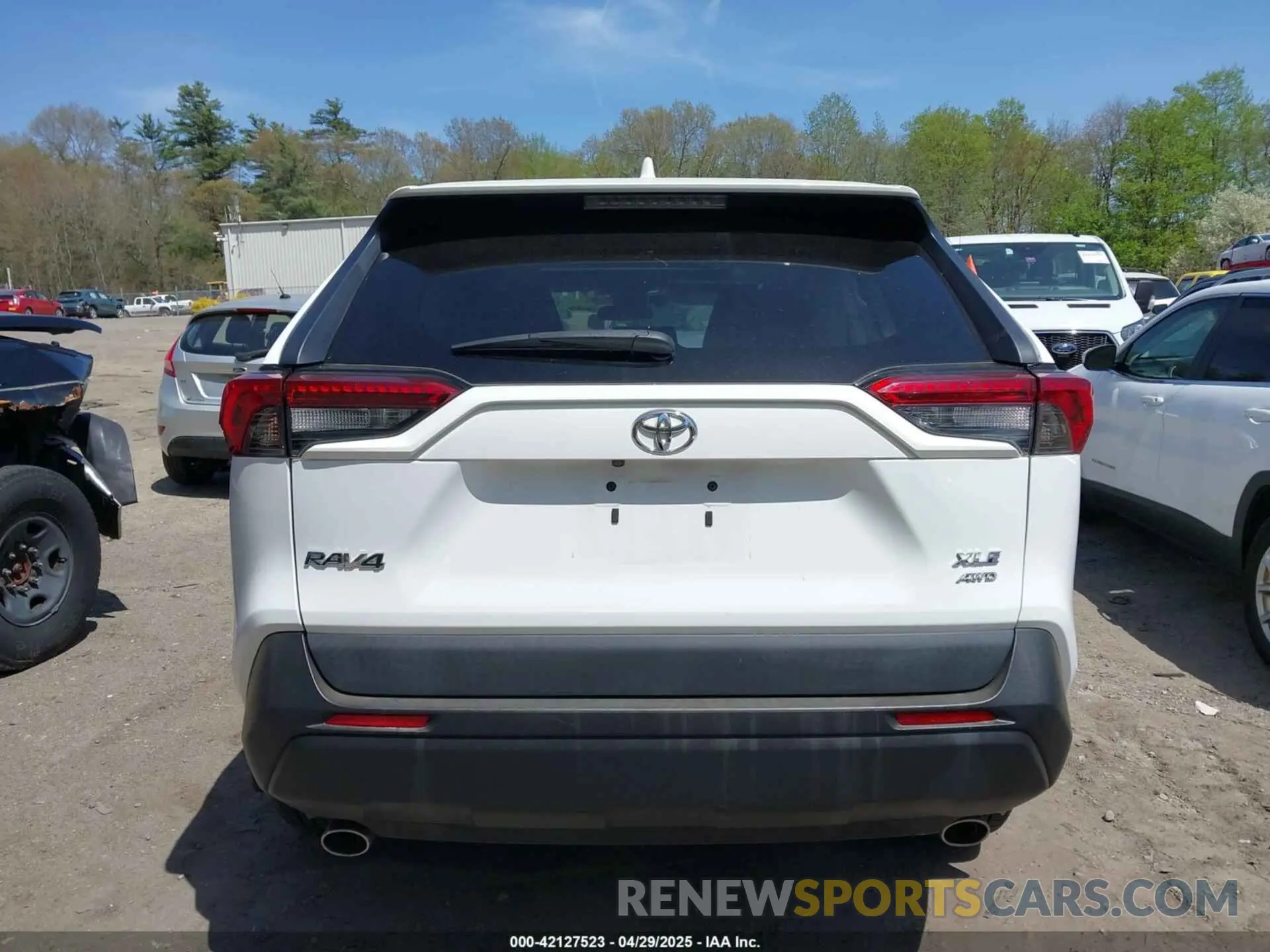 17 Photograph of a damaged car 2T3A1RFV8KW063483 TOYOTA RAV4 2019