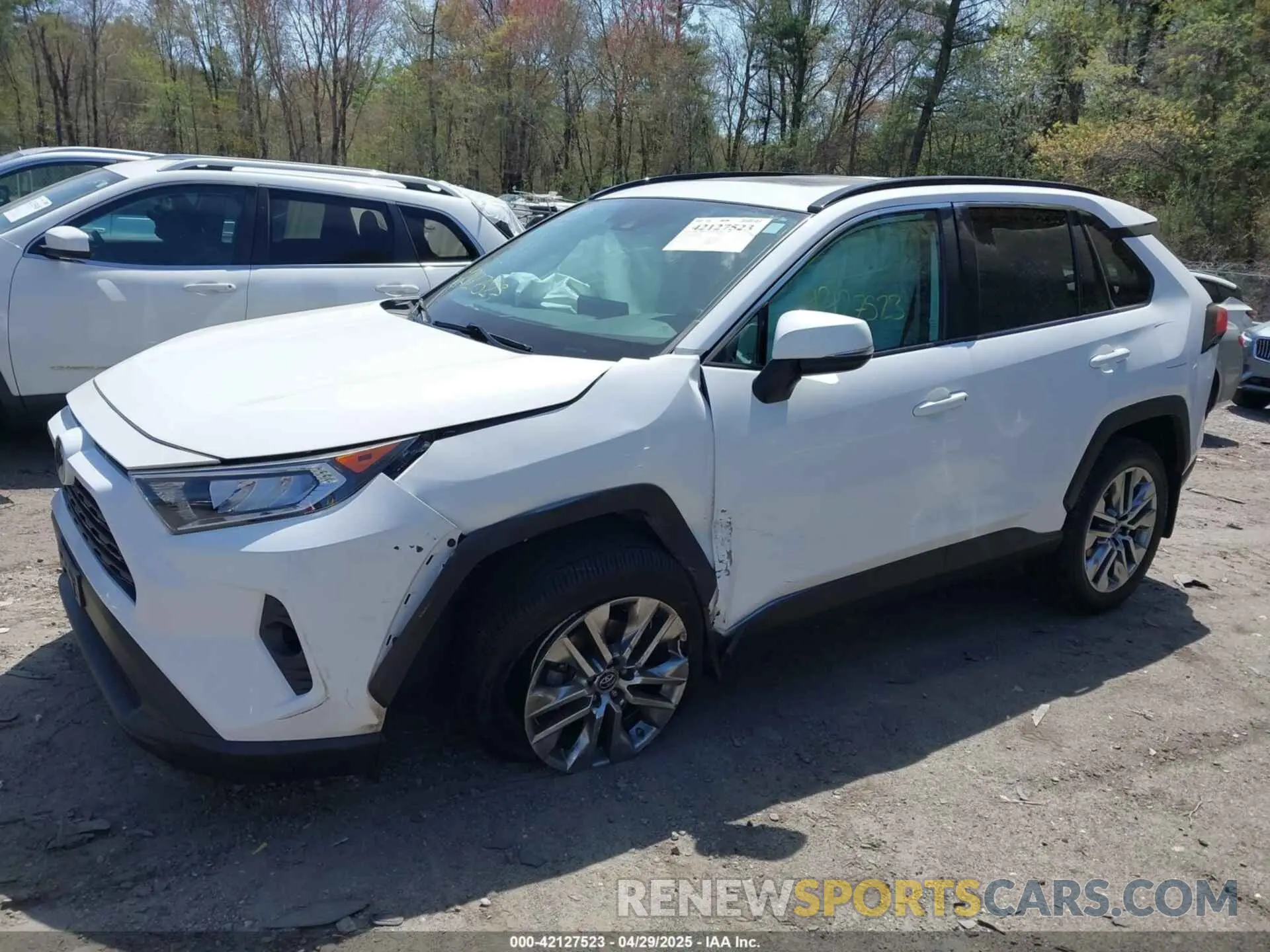 2 Photograph of a damaged car 2T3A1RFV8KW063483 TOYOTA RAV4 2019