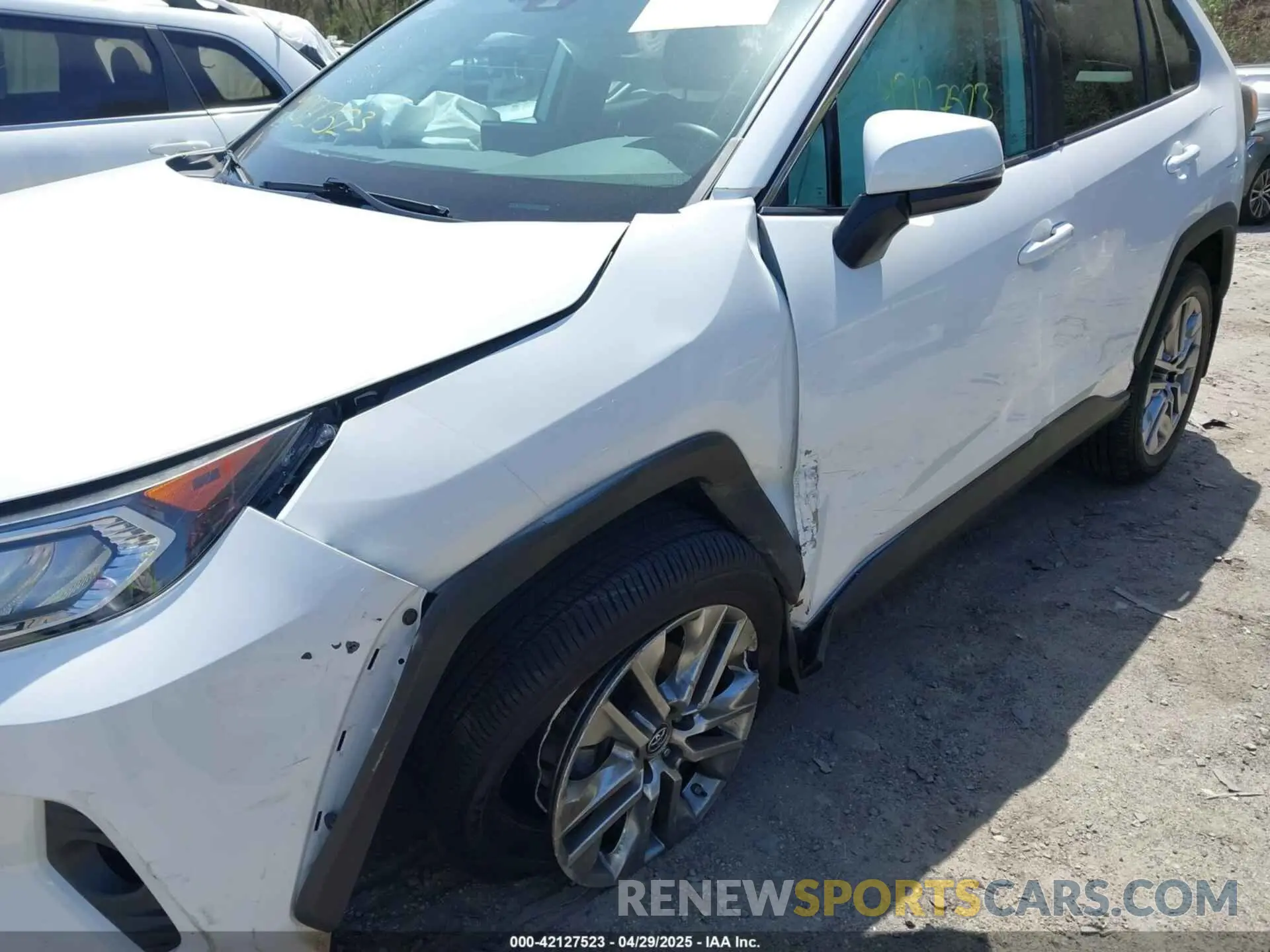 6 Photograph of a damaged car 2T3A1RFV8KW063483 TOYOTA RAV4 2019