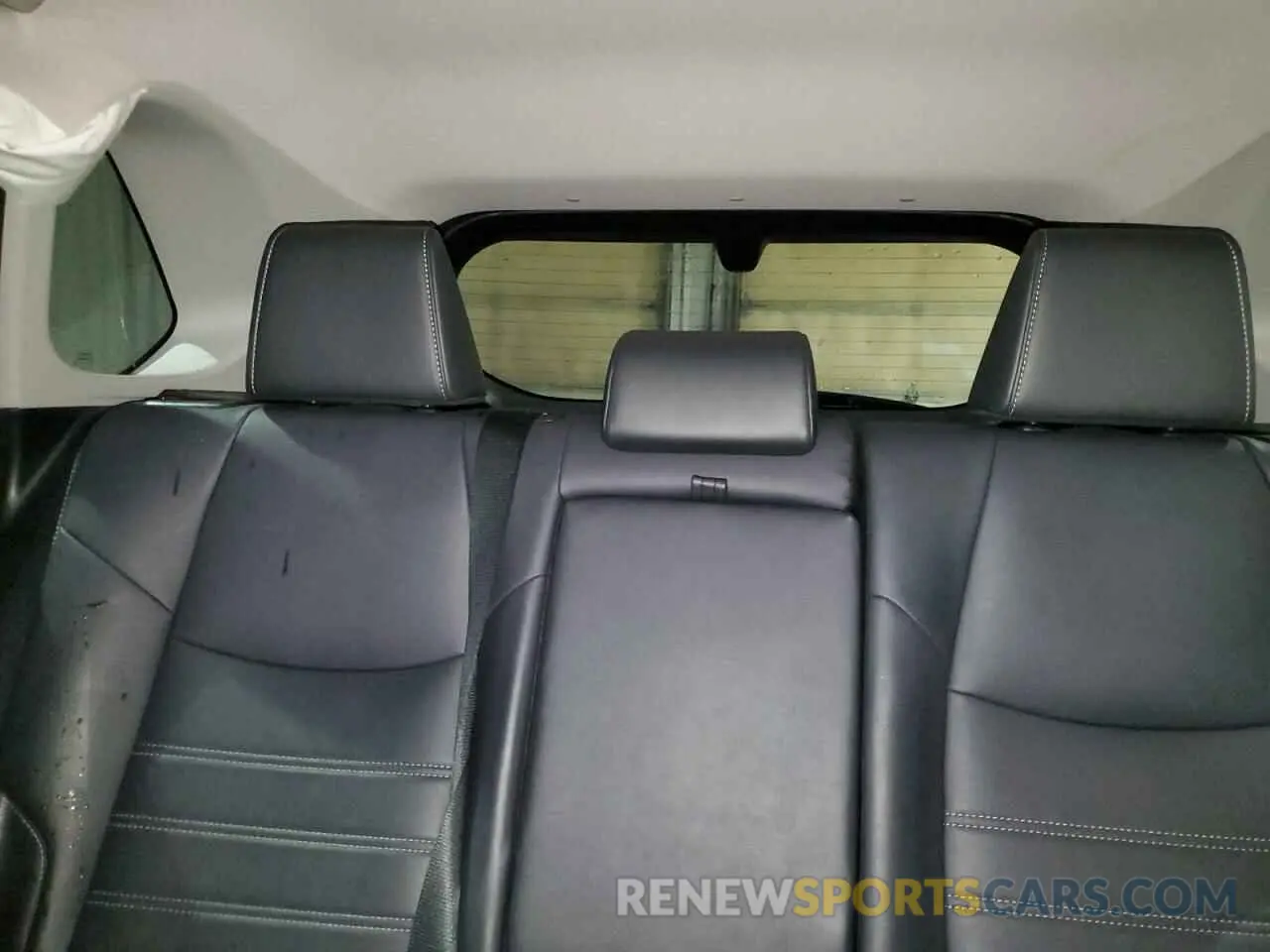 10 Photograph of a damaged car 2T3A1RFVXKC023326 TOYOTA RAV4 2019