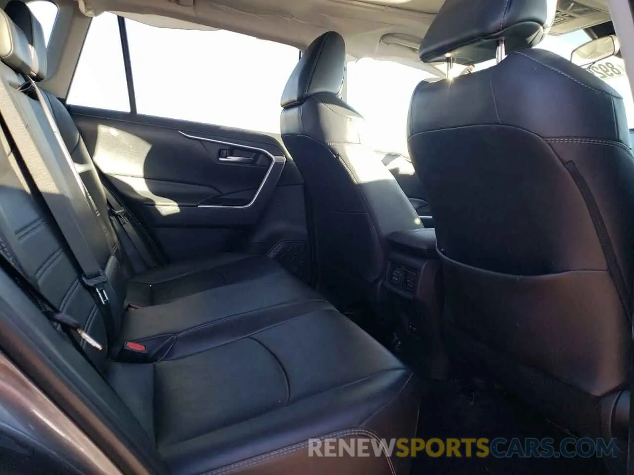 11 Photograph of a damaged car 2T3A1RFVXKC048551 TOYOTA RAV4 2019
