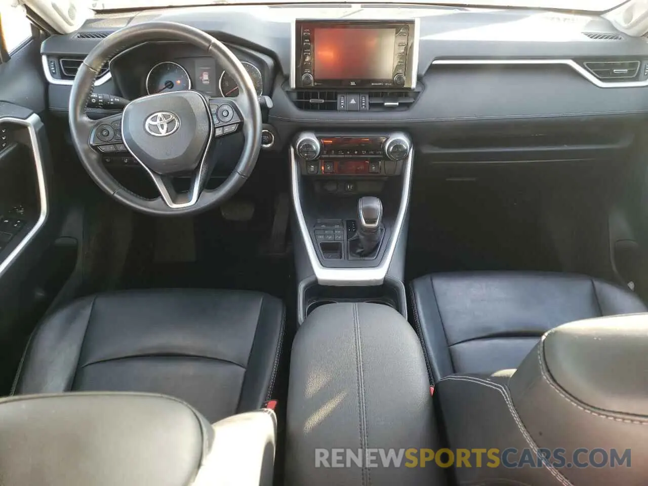 8 Photograph of a damaged car 2T3A1RFVXKC048551 TOYOTA RAV4 2019