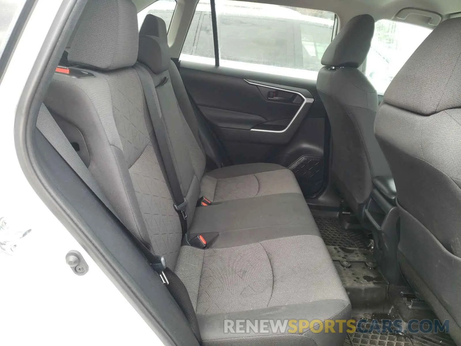 6 Photograph of a damaged car 2T3B1RFV6KW066273 TOYOTA RAV4 2019