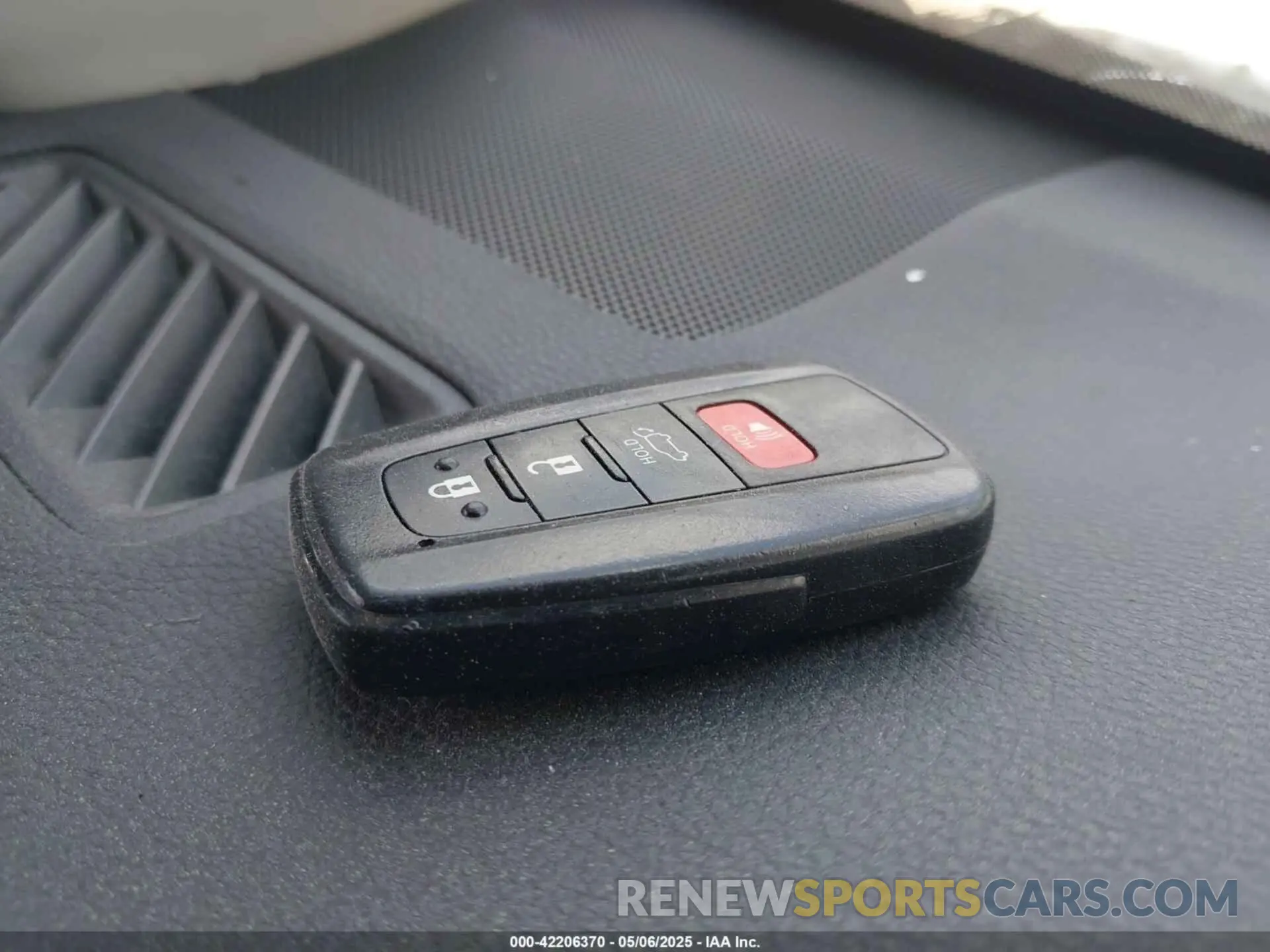 11 Photograph of a damaged car 2T3C1RFV0KW034830 TOYOTA RAV4 2019