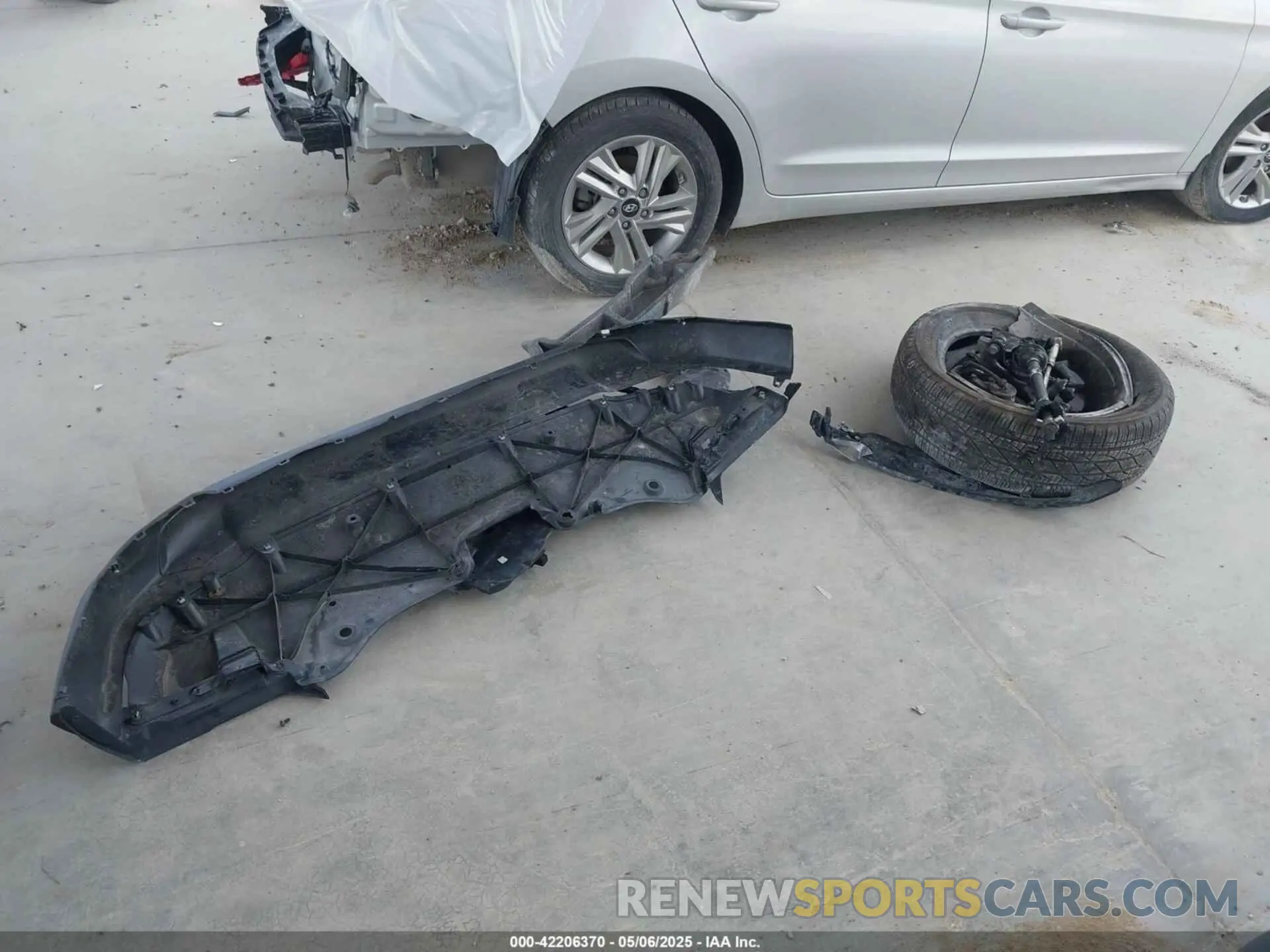 12 Photograph of a damaged car 2T3C1RFV0KW034830 TOYOTA RAV4 2019