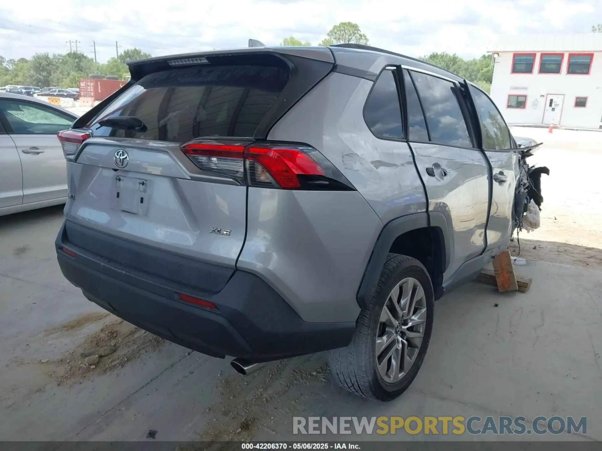 4 Photograph of a damaged car 2T3C1RFV0KW034830 TOYOTA RAV4 2019