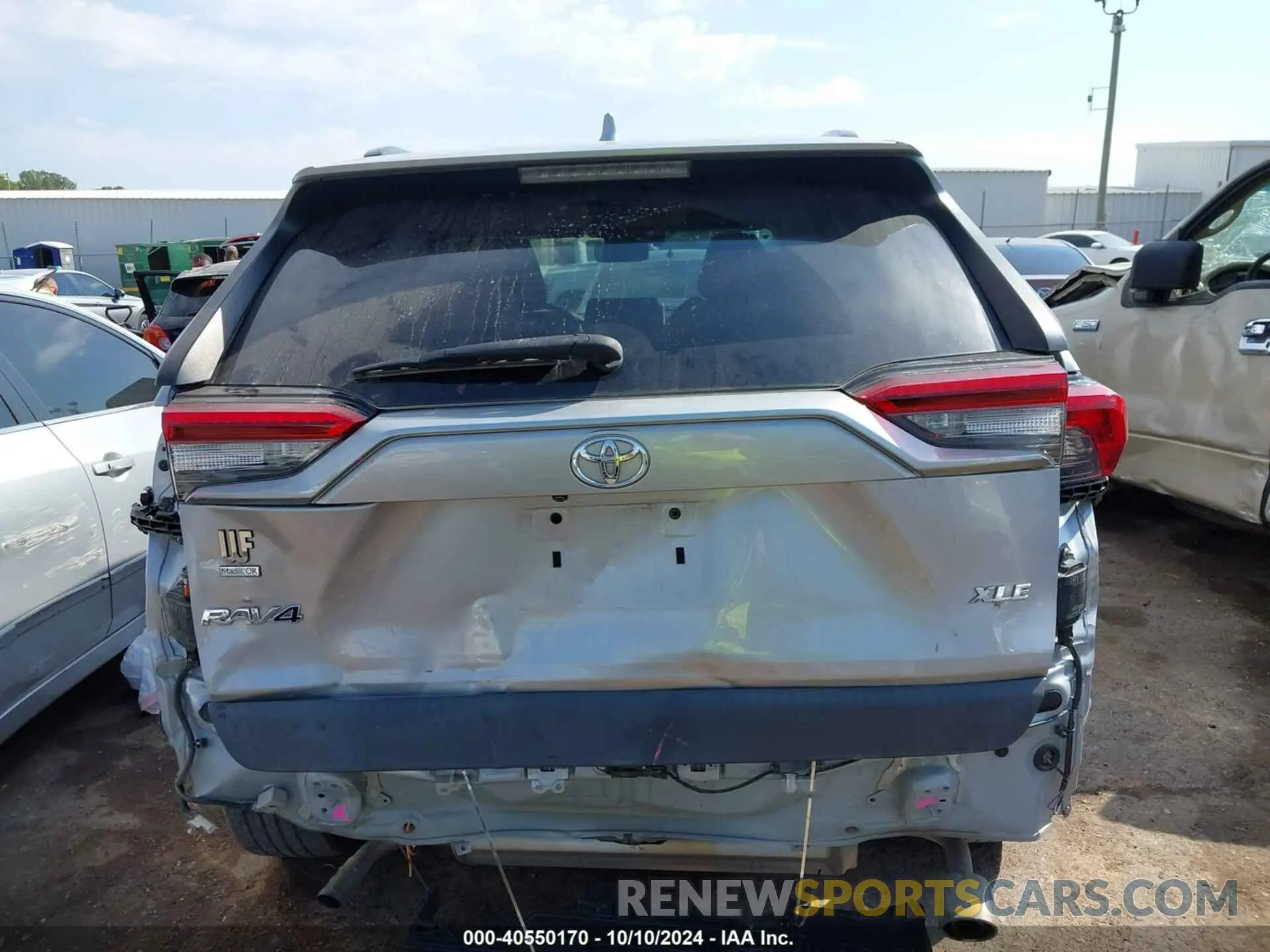 17 Photograph of a damaged car 2T3C1RFV2KC009123 TOYOTA RAV4 2019