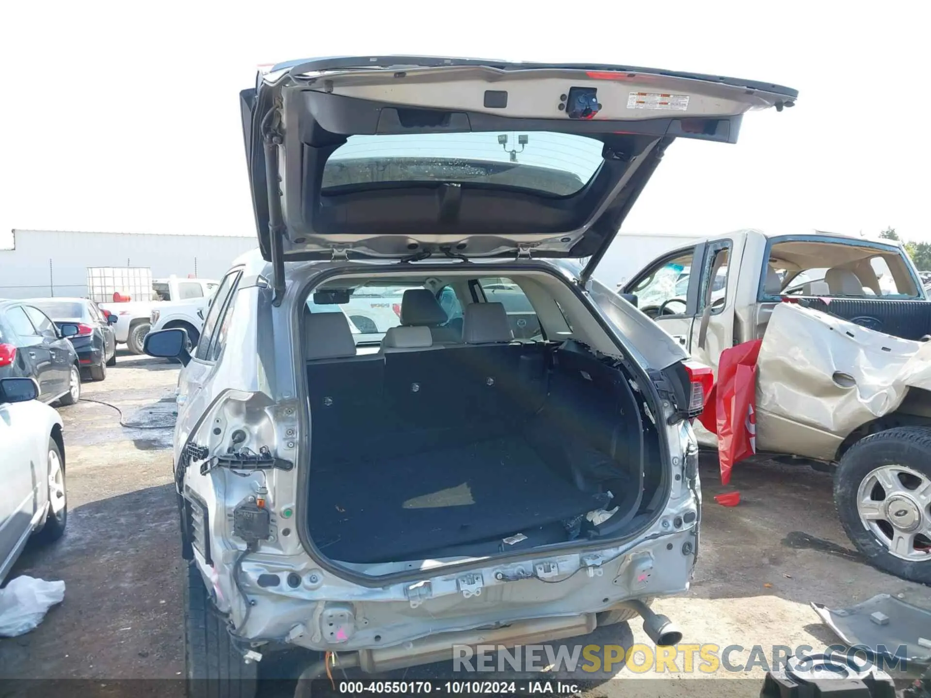 18 Photograph of a damaged car 2T3C1RFV2KC009123 TOYOTA RAV4 2019