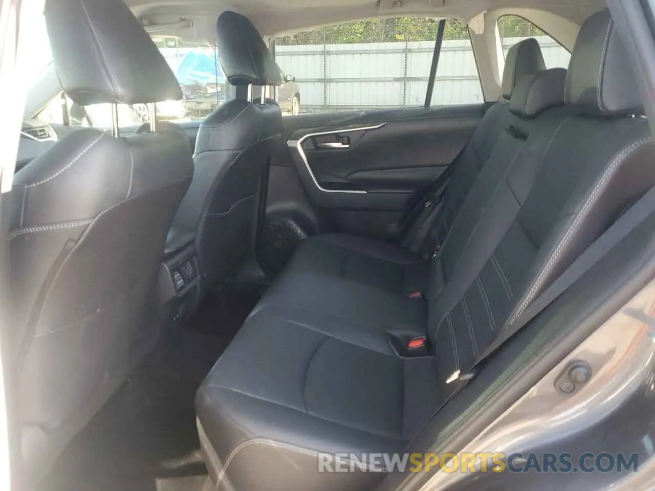11 Photograph of a damaged car 2T3C1RFV4KC006949 TOYOTA RAV4 2019