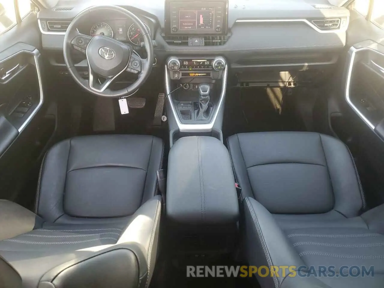 8 Photograph of a damaged car 2T3C1RFV4KC006949 TOYOTA RAV4 2019