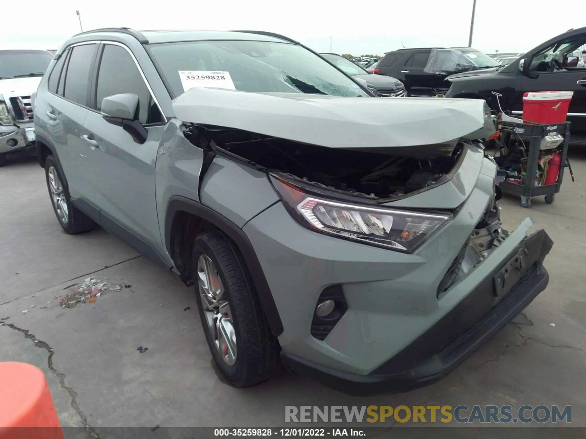 1 Photograph of a damaged car 2T3C1RFV4KC028532 TOYOTA RAV4 2019