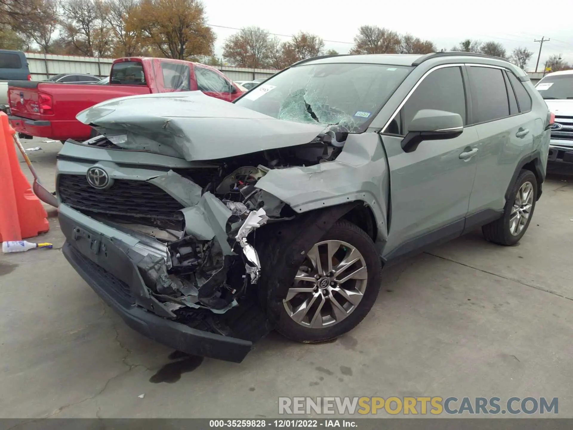2 Photograph of a damaged car 2T3C1RFV4KC028532 TOYOTA RAV4 2019