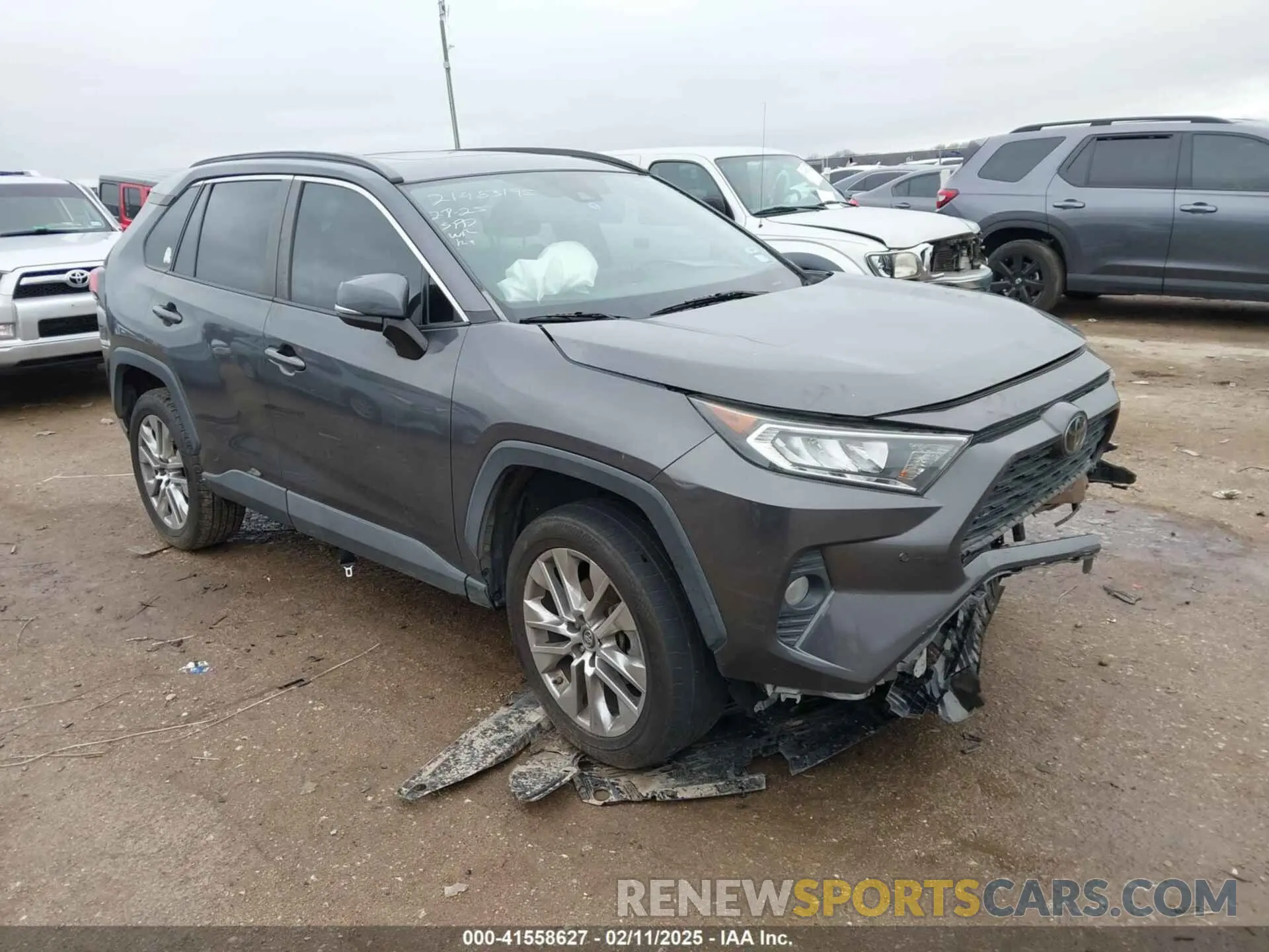 1 Photograph of a damaged car 2T3C1RFV4KW004827 TOYOTA RAV4 2019