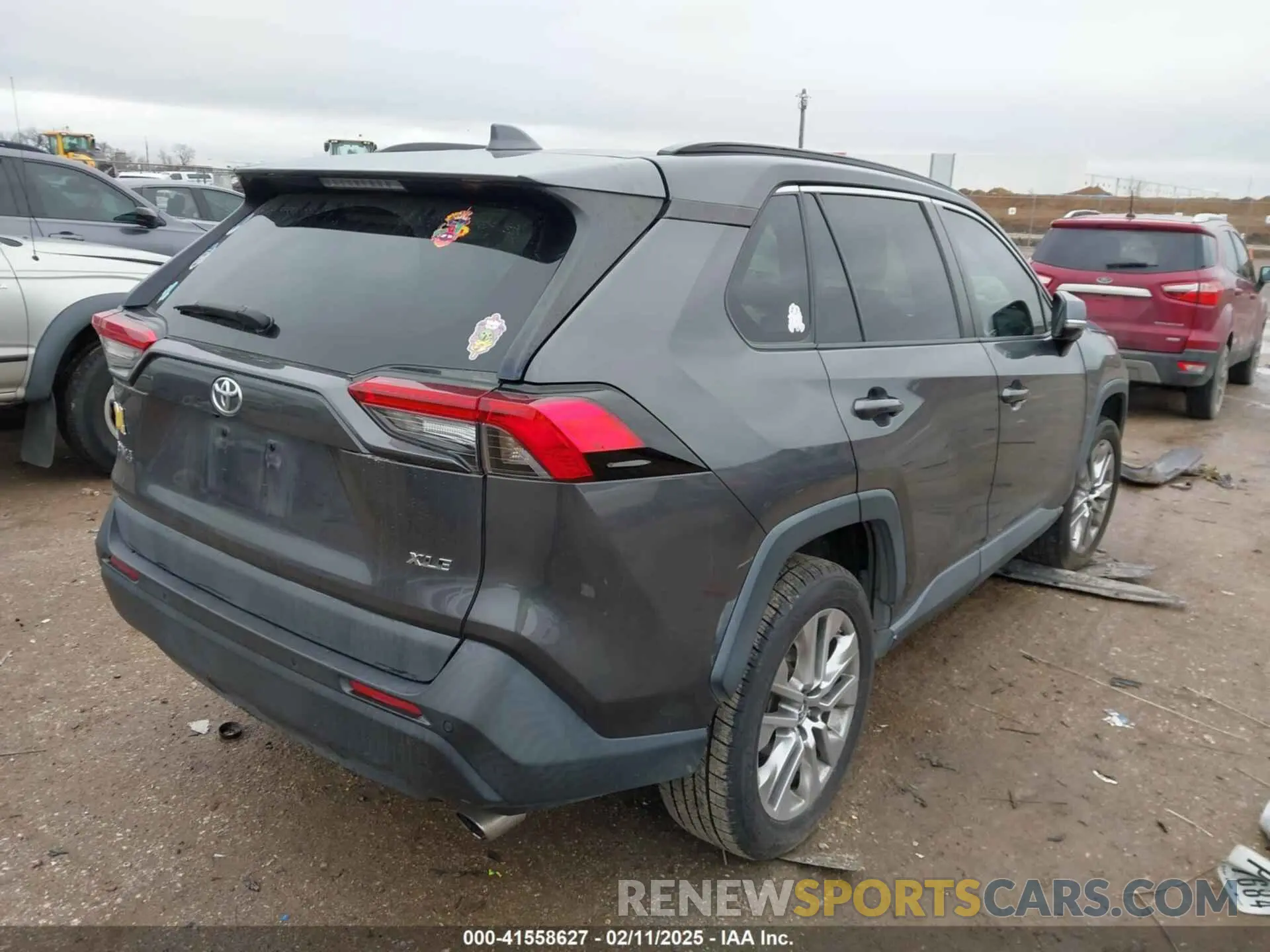 4 Photograph of a damaged car 2T3C1RFV4KW004827 TOYOTA RAV4 2019