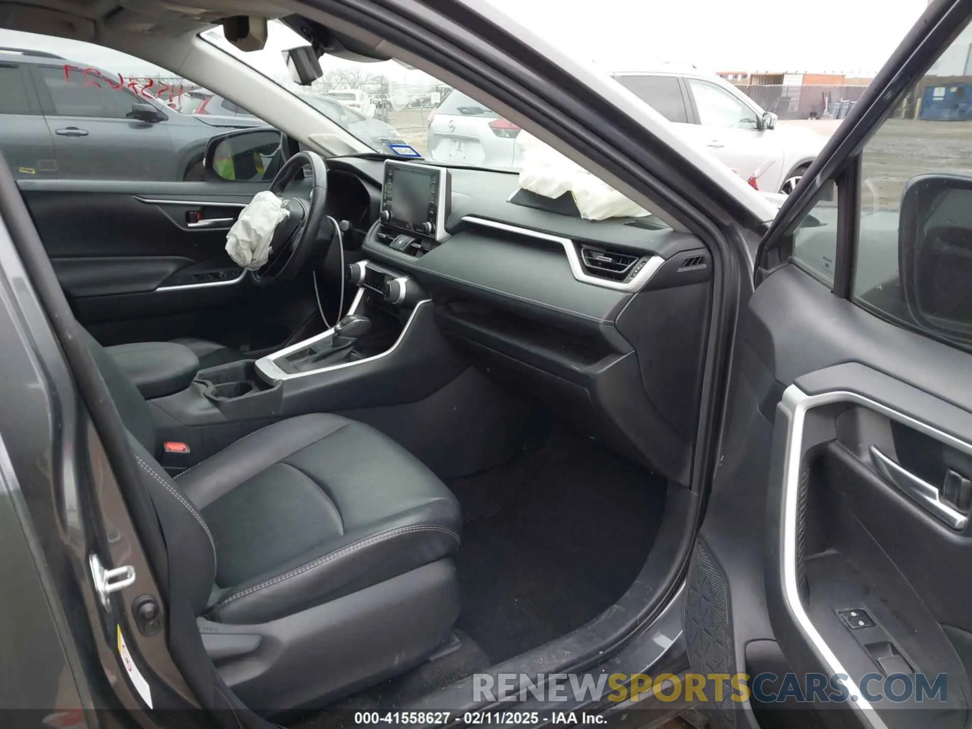 5 Photograph of a damaged car 2T3C1RFV4KW004827 TOYOTA RAV4 2019