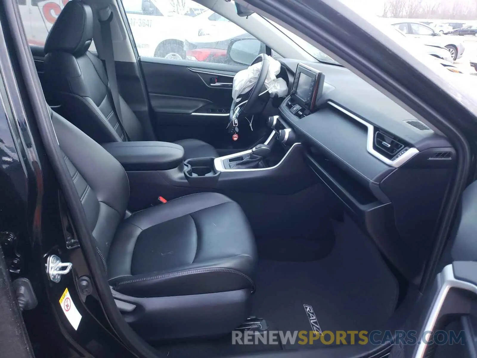 5 Photograph of a damaged car 2T3C1RFV4KW014094 TOYOTA RAV4 2019