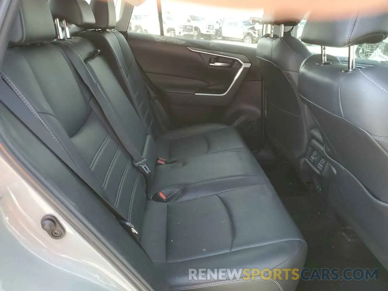 11 Photograph of a damaged car 2T3C1RFV5KW033561 TOYOTA RAV4 2019