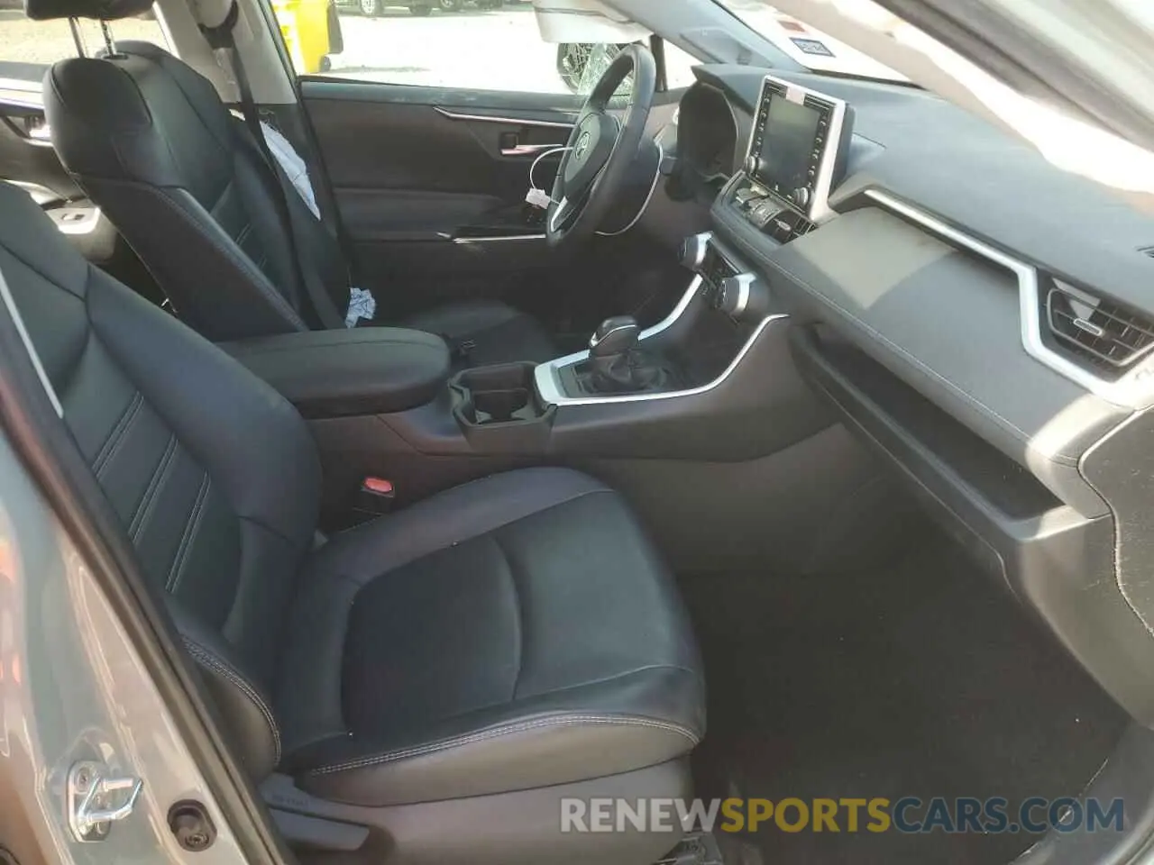7 Photograph of a damaged car 2T3C1RFV5KW033561 TOYOTA RAV4 2019