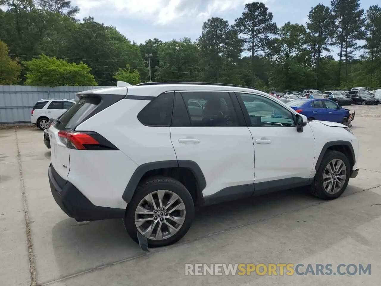 3 Photograph of a damaged car 2T3C1RFV5KW056435 TOYOTA RAV4 2019