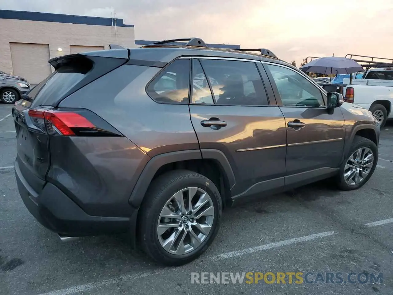 3 Фотография поврежденного автомобиля 2T3C1RFV6KW025856 TOYOTA RAV4 2019
