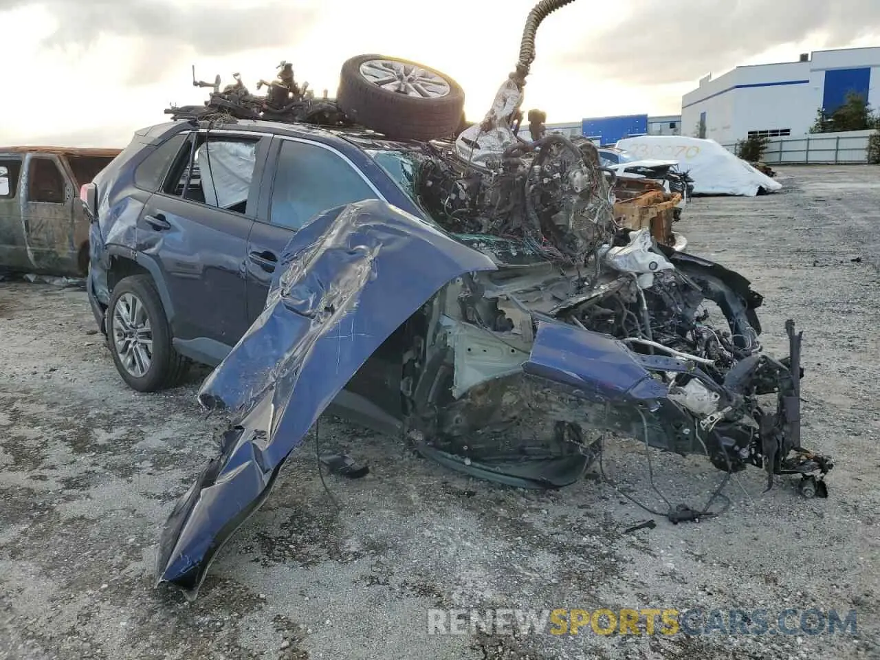 4 Фотография поврежденного автомобиля 2T3C1RFV6KW041197 TOYOTA RAV4 2019