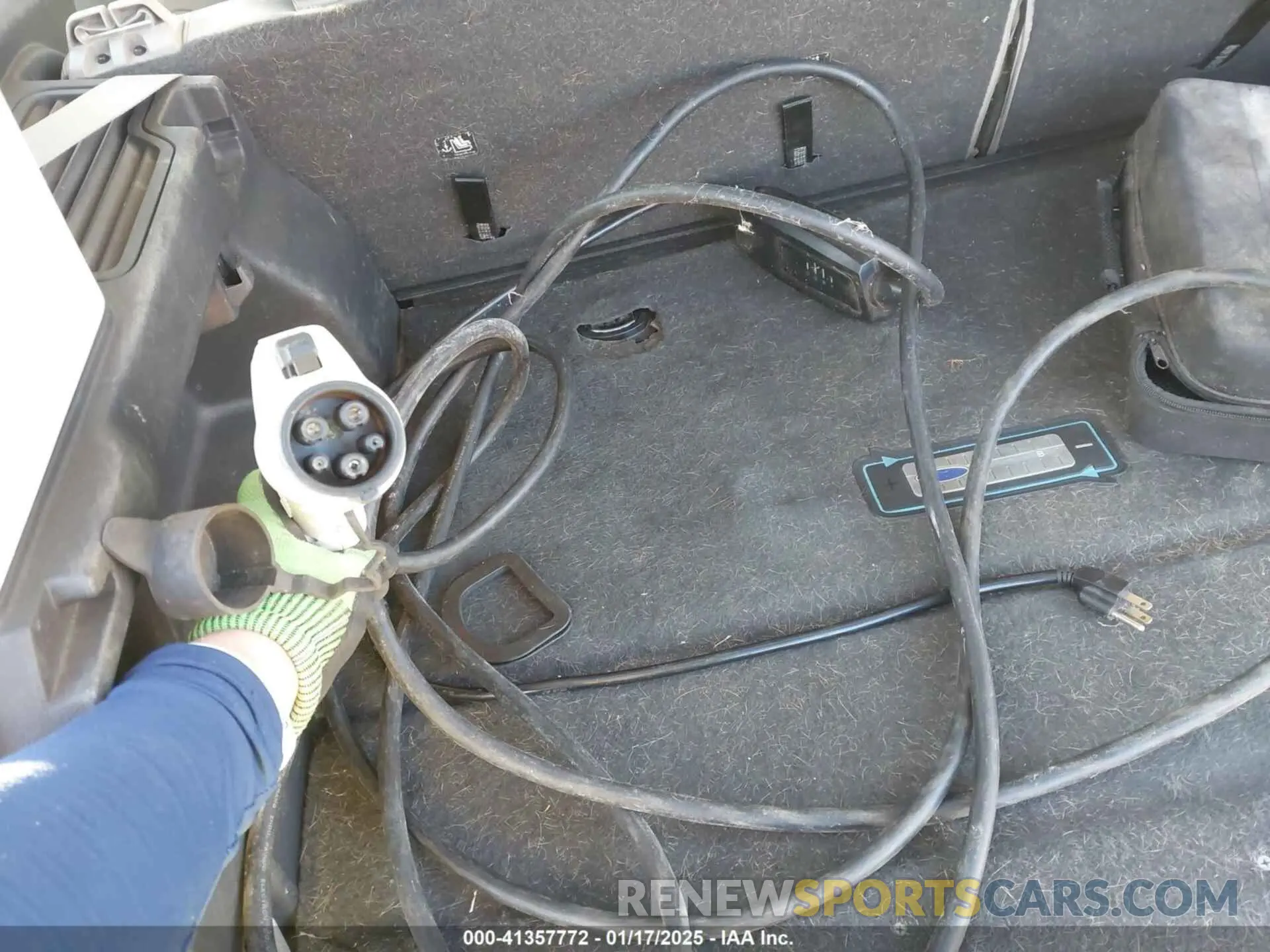 12 Photograph of a damaged car 2T3C1RFV7KW026367 TOYOTA RAV4 2019