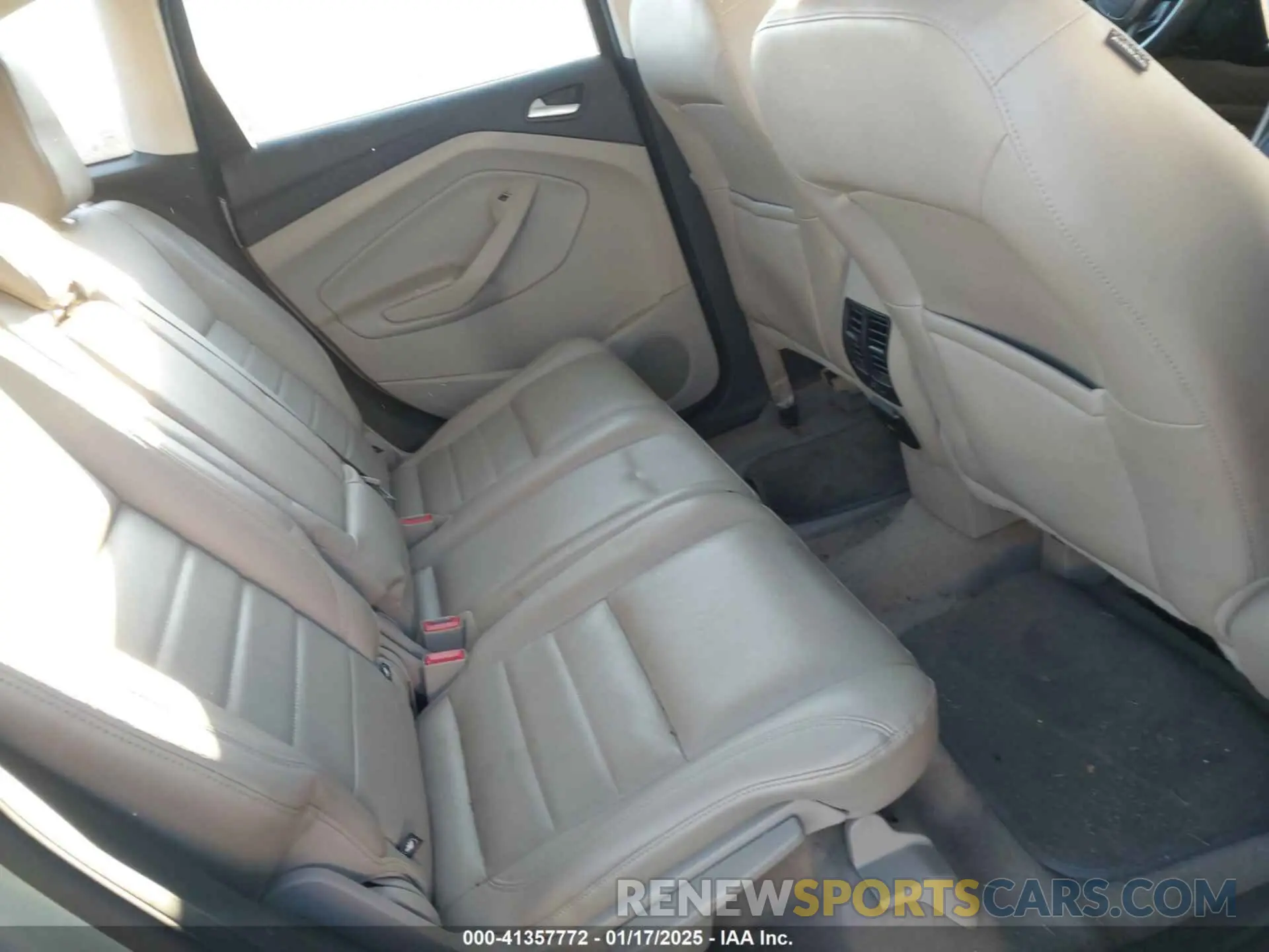 8 Photograph of a damaged car 2T3C1RFV7KW026367 TOYOTA RAV4 2019