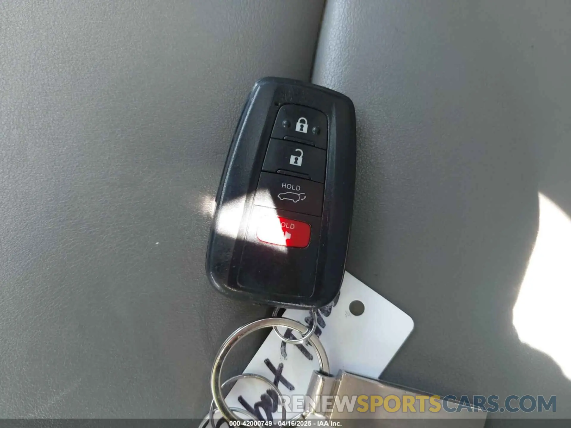 11 Photograph of a damaged car 2T3C1RFV7KW031438 TOYOTA RAV4 2019