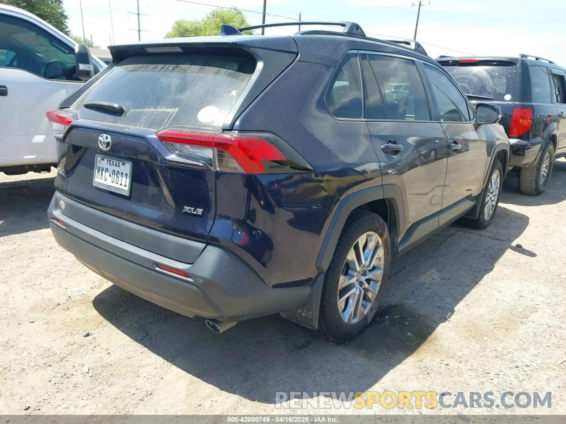 4 Photograph of a damaged car 2T3C1RFV7KW031438 TOYOTA RAV4 2019