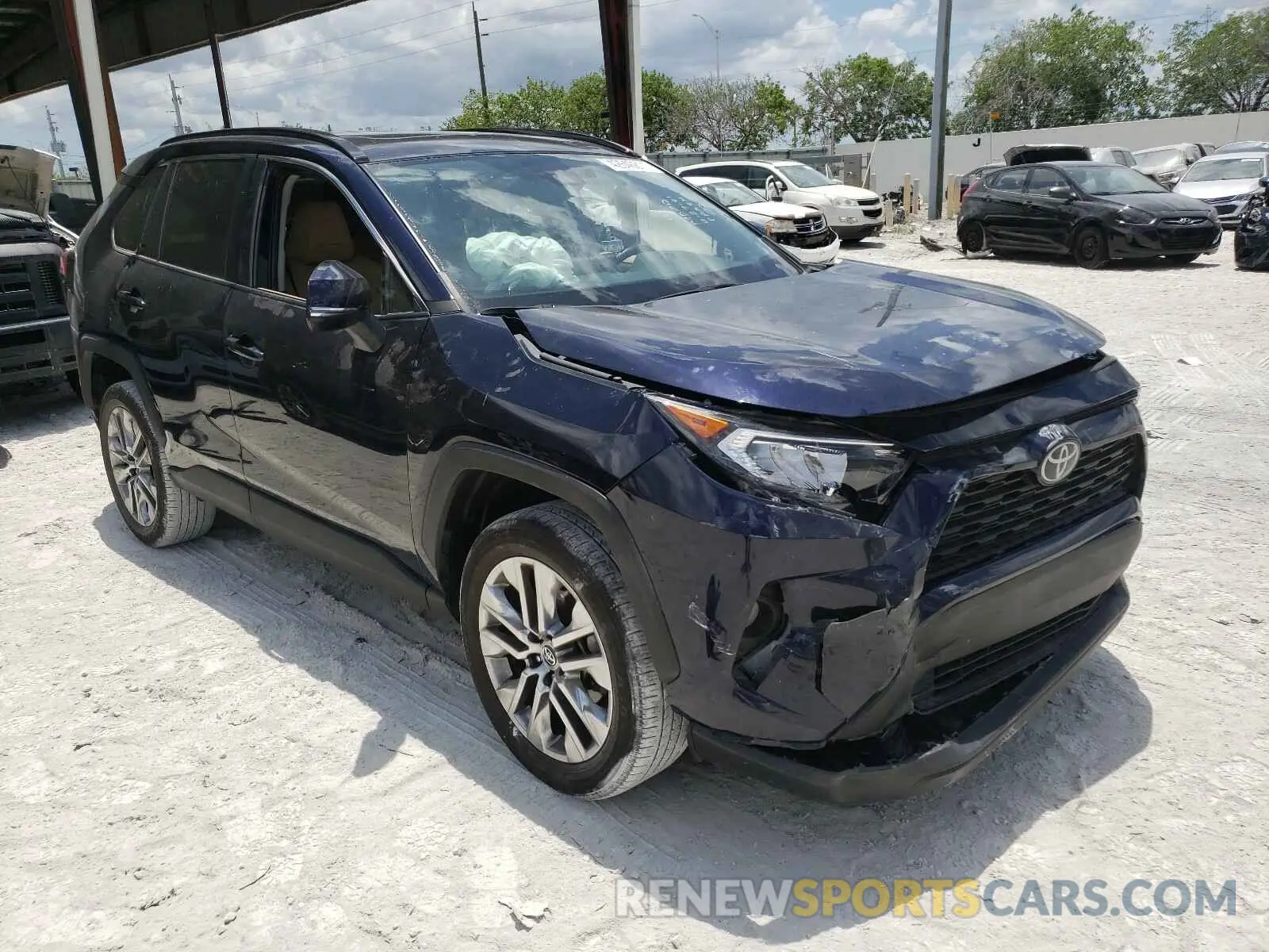 1 Photograph of a damaged car 2T3C1RFV8KC015170 TOYOTA RAV4 2019
