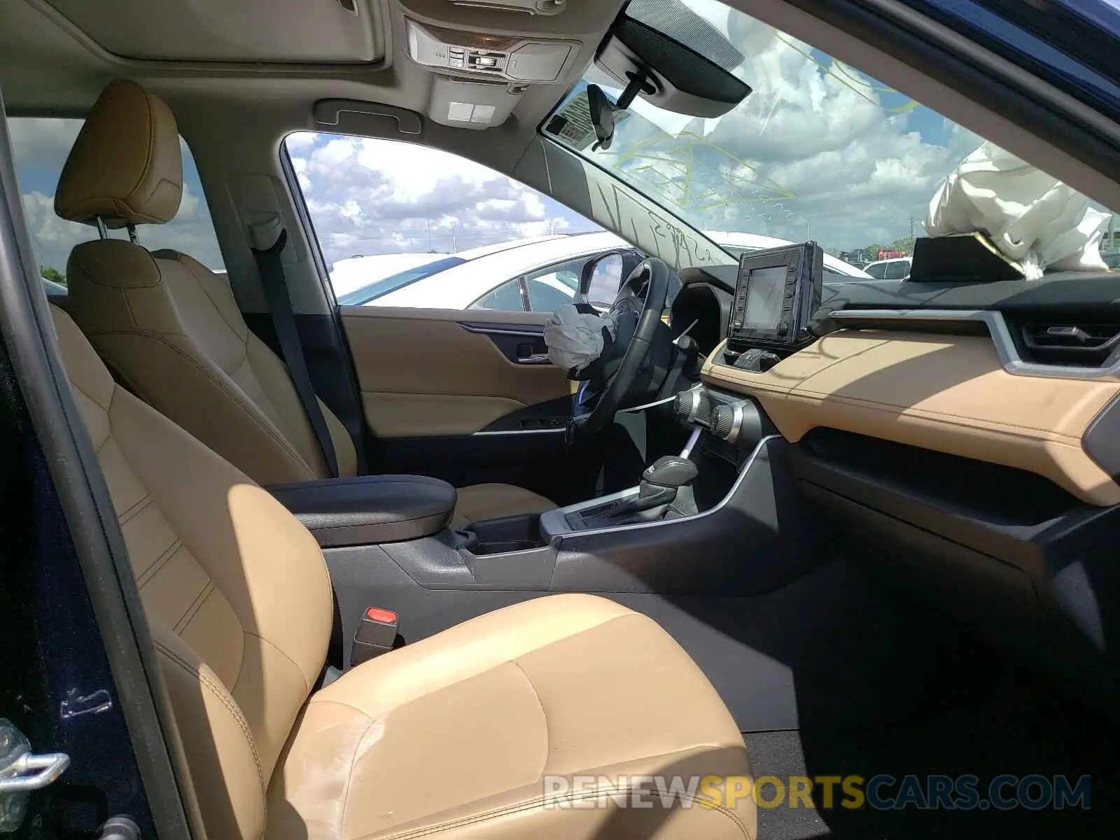 5 Photograph of a damaged car 2T3C1RFV8KC015170 TOYOTA RAV4 2019