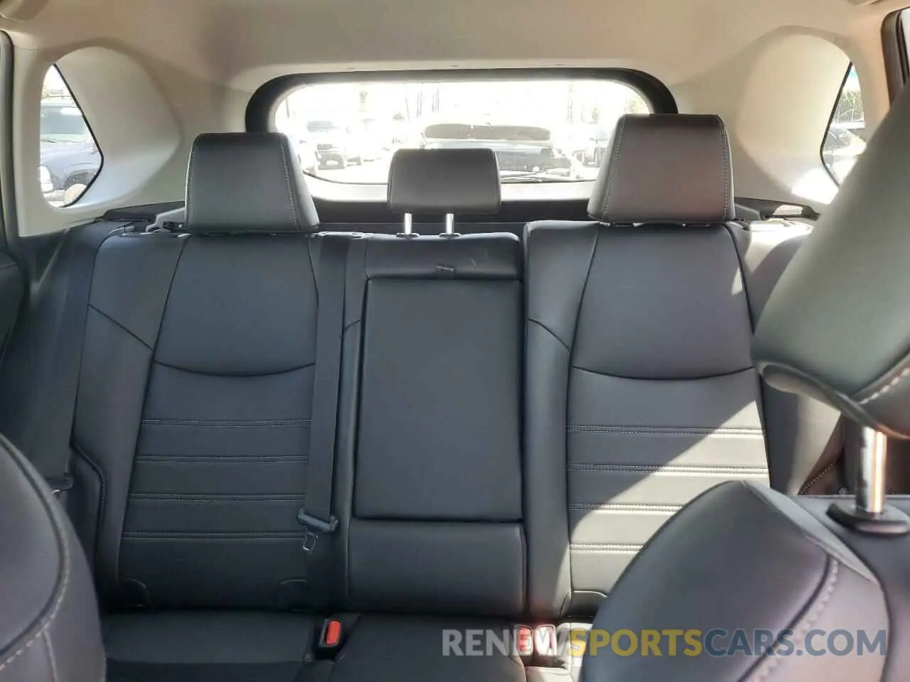 10 Photograph of a damaged car 2T3C1RFV8KC024743 TOYOTA RAV4 2019