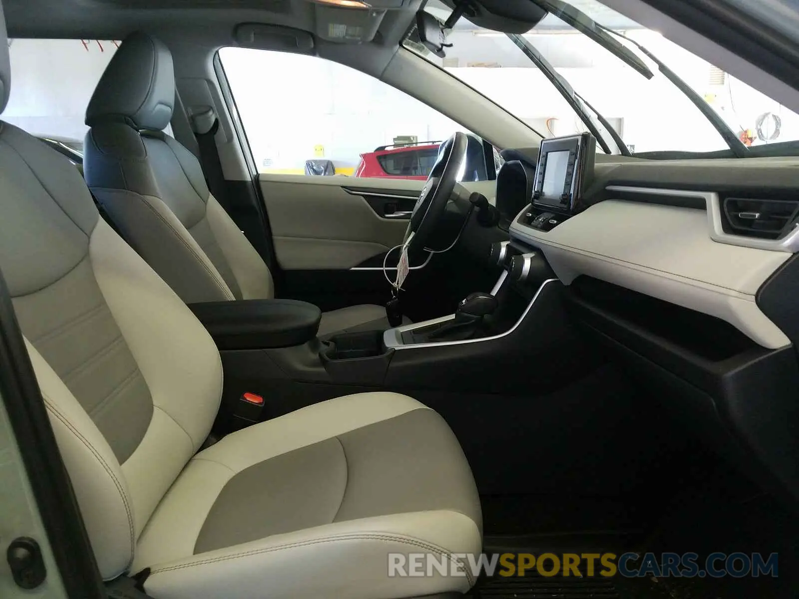 5 Photograph of a damaged car 2T3C1RFV8KW010503 TOYOTA RAV4 2019