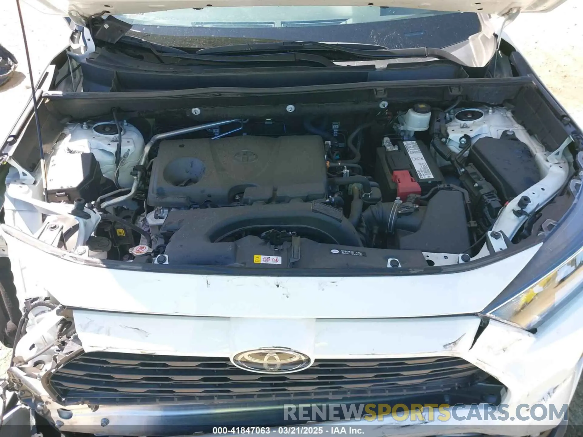10 Photograph of a damaged car 2T3C1RFV9KC028333 TOYOTA RAV4 2019
