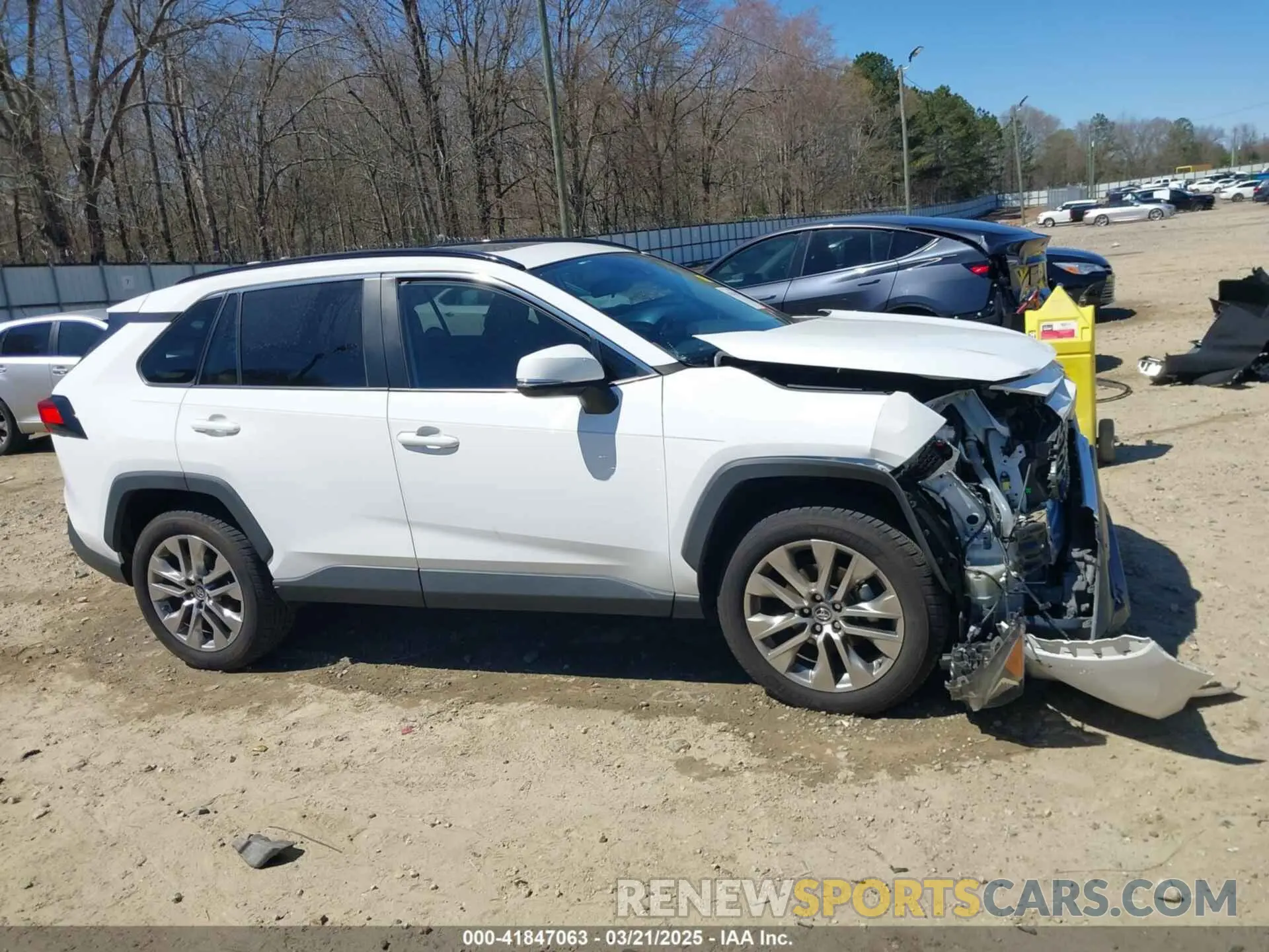 13 Photograph of a damaged car 2T3C1RFV9KC028333 TOYOTA RAV4 2019