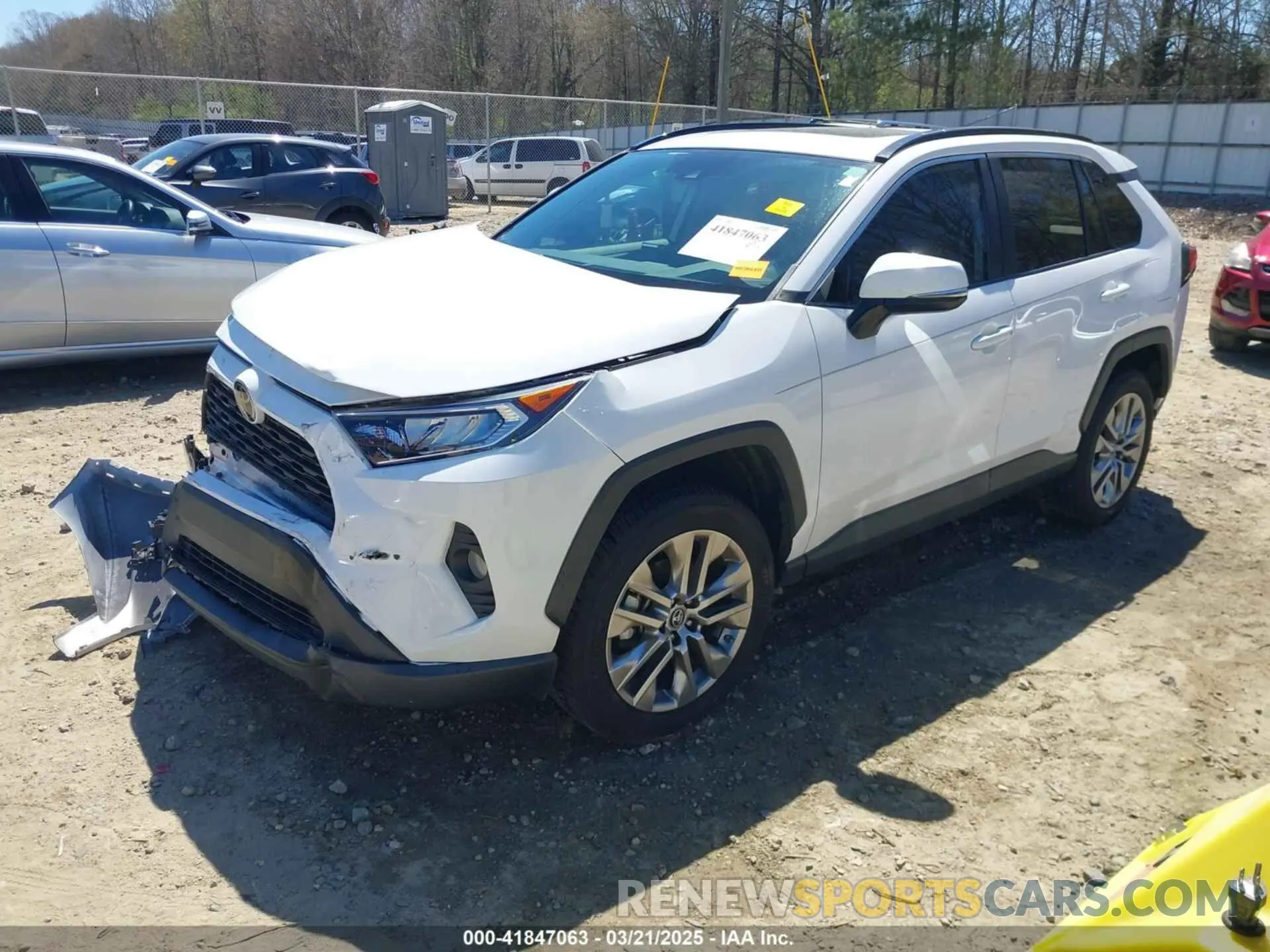 2 Photograph of a damaged car 2T3C1RFV9KC028333 TOYOTA RAV4 2019