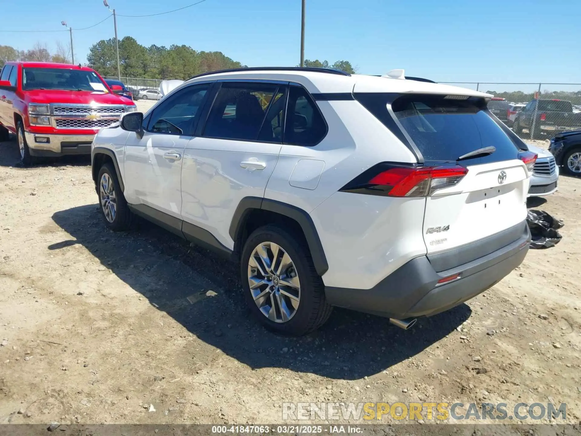 3 Photograph of a damaged car 2T3C1RFV9KC028333 TOYOTA RAV4 2019