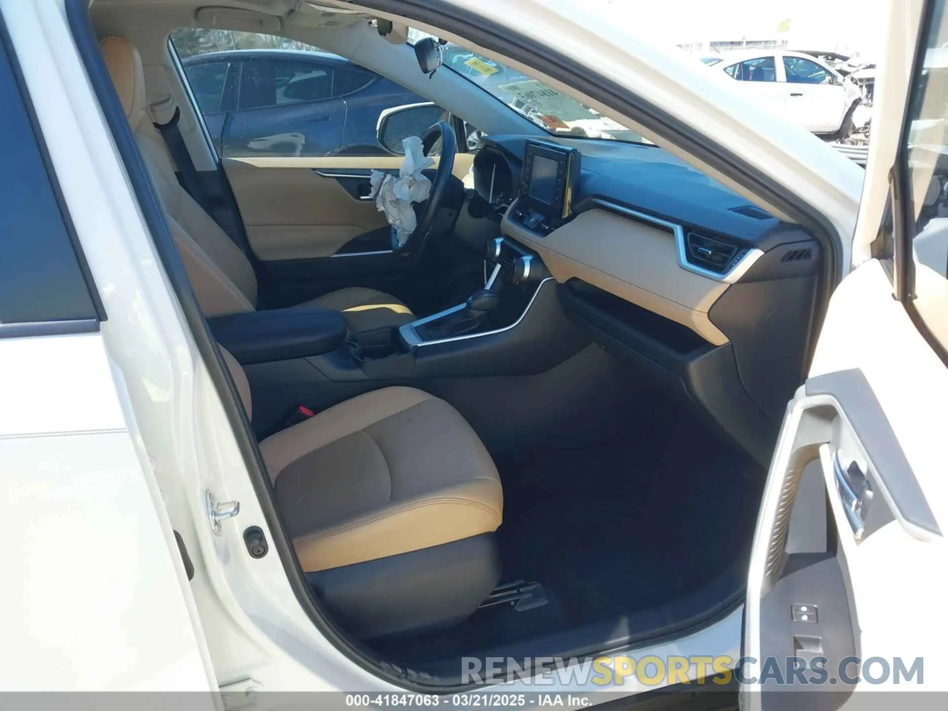 5 Photograph of a damaged car 2T3C1RFV9KC028333 TOYOTA RAV4 2019