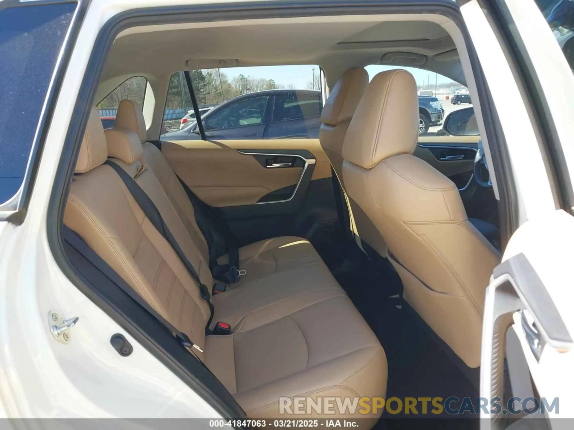 8 Photograph of a damaged car 2T3C1RFV9KC028333 TOYOTA RAV4 2019