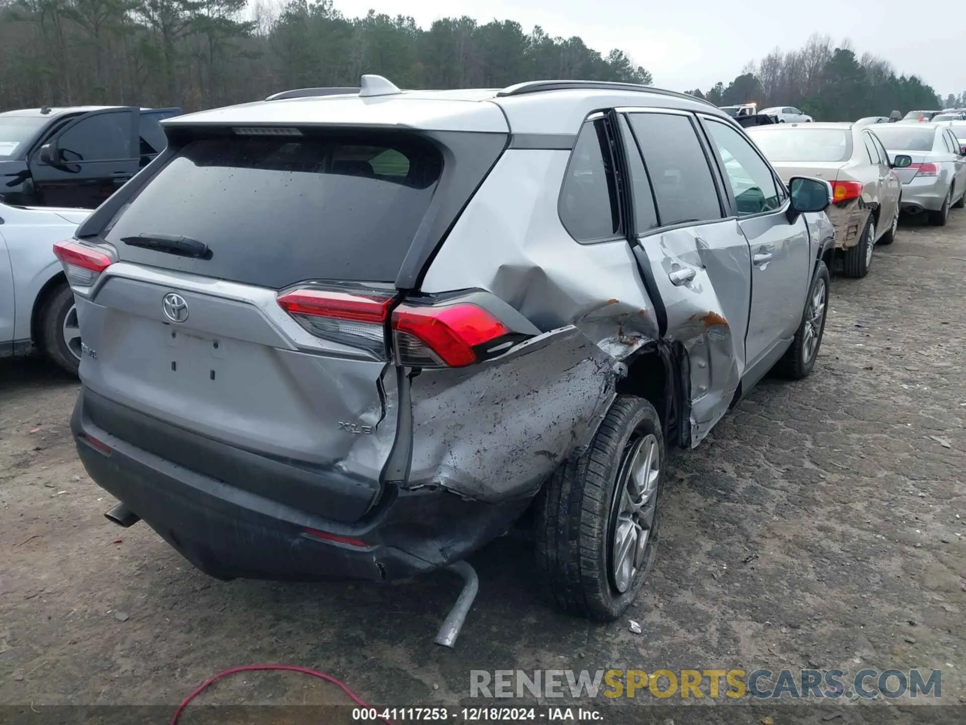 4 Photograph of a damaged car 2T3C1RFV9KW021624 TOYOTA RAV4 2019