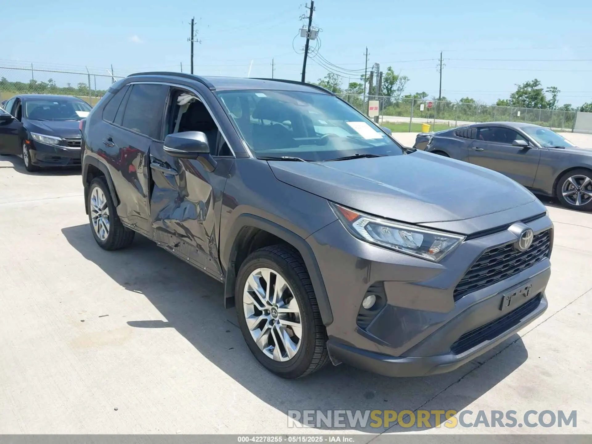 1 Фотография поврежденного автомобиля 2T3C1RFV9KW026791 TOYOTA RAV4 2019