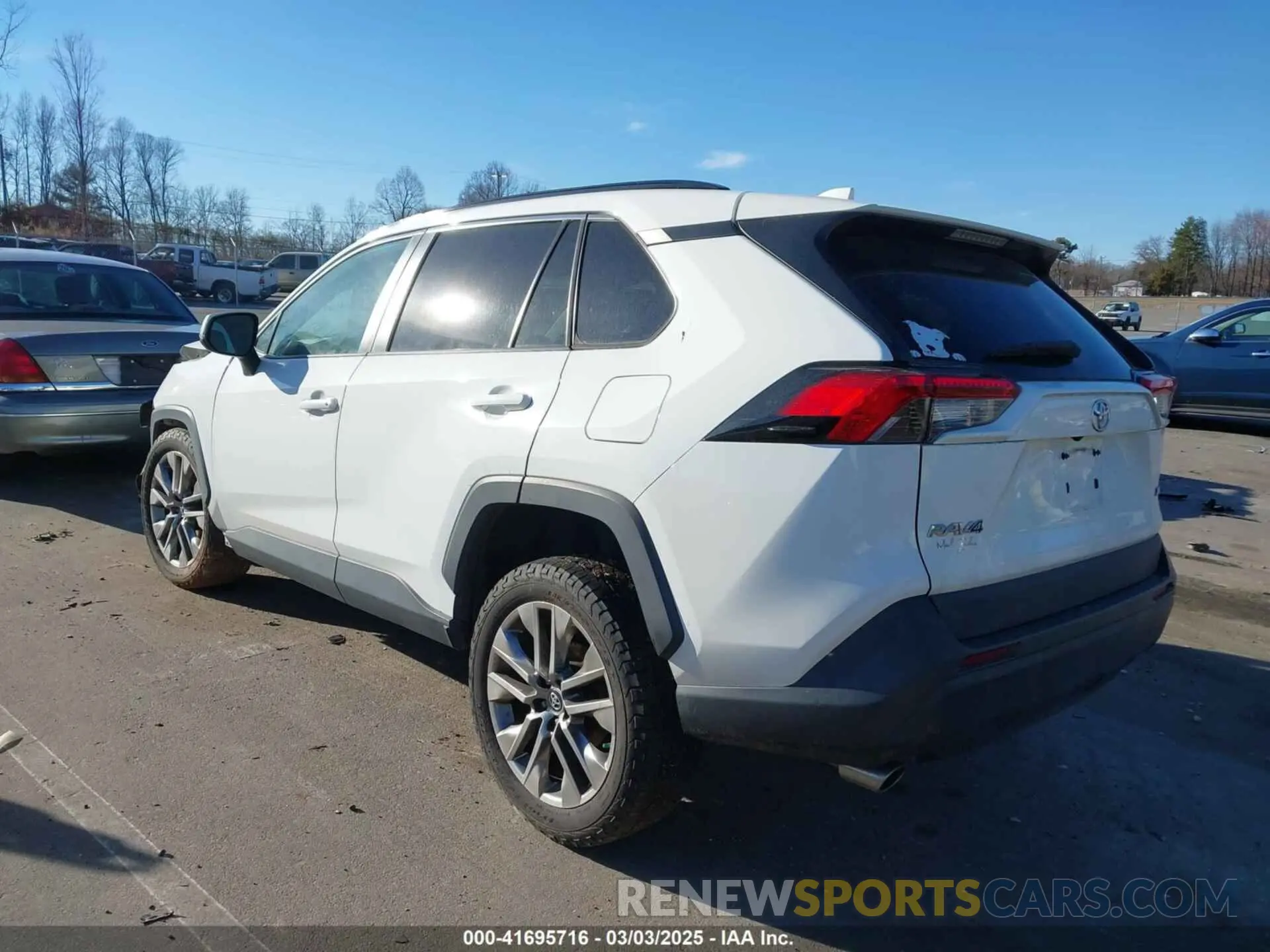 3 Фотография поврежденного автомобиля 2T3C1RFV9KW056468 TOYOTA RAV4 2019