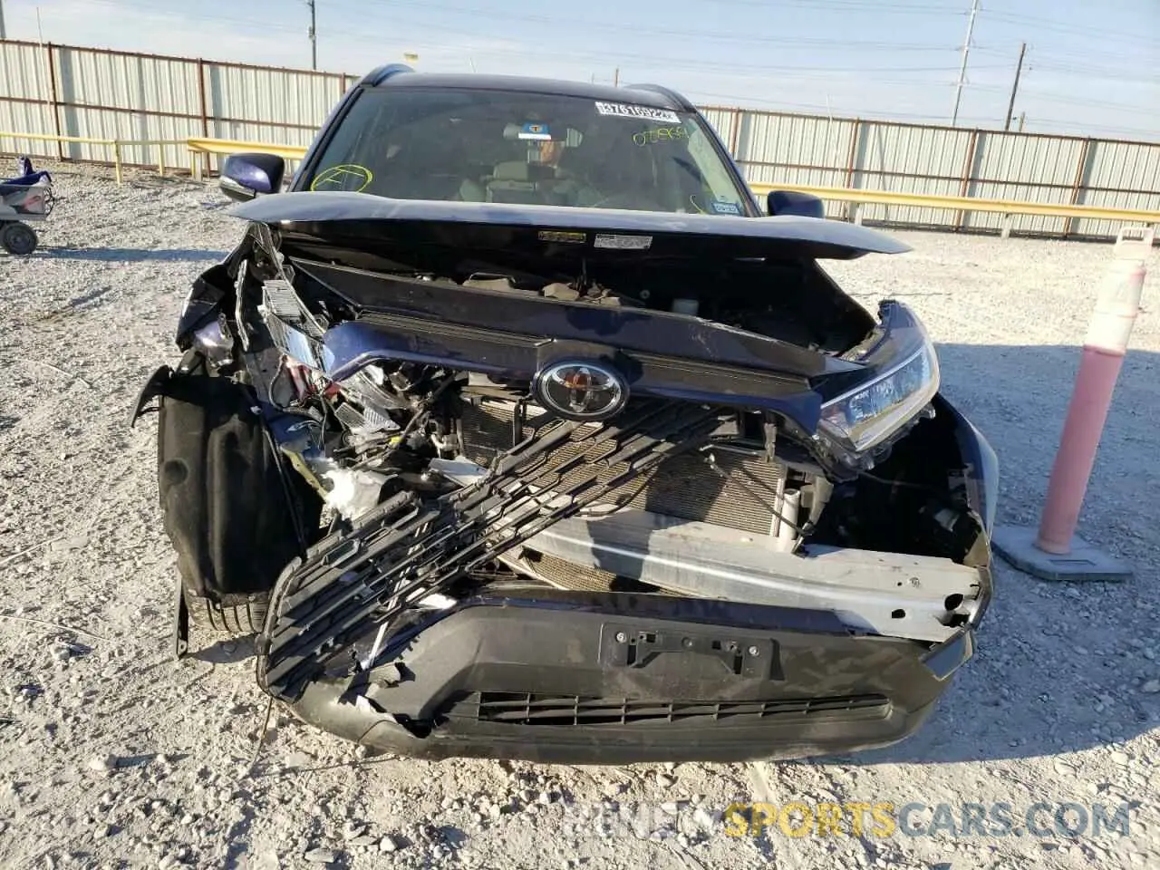 9 Photograph of a damaged car 2T3C1RFVXKC022959 TOYOTA RAV4 2019
