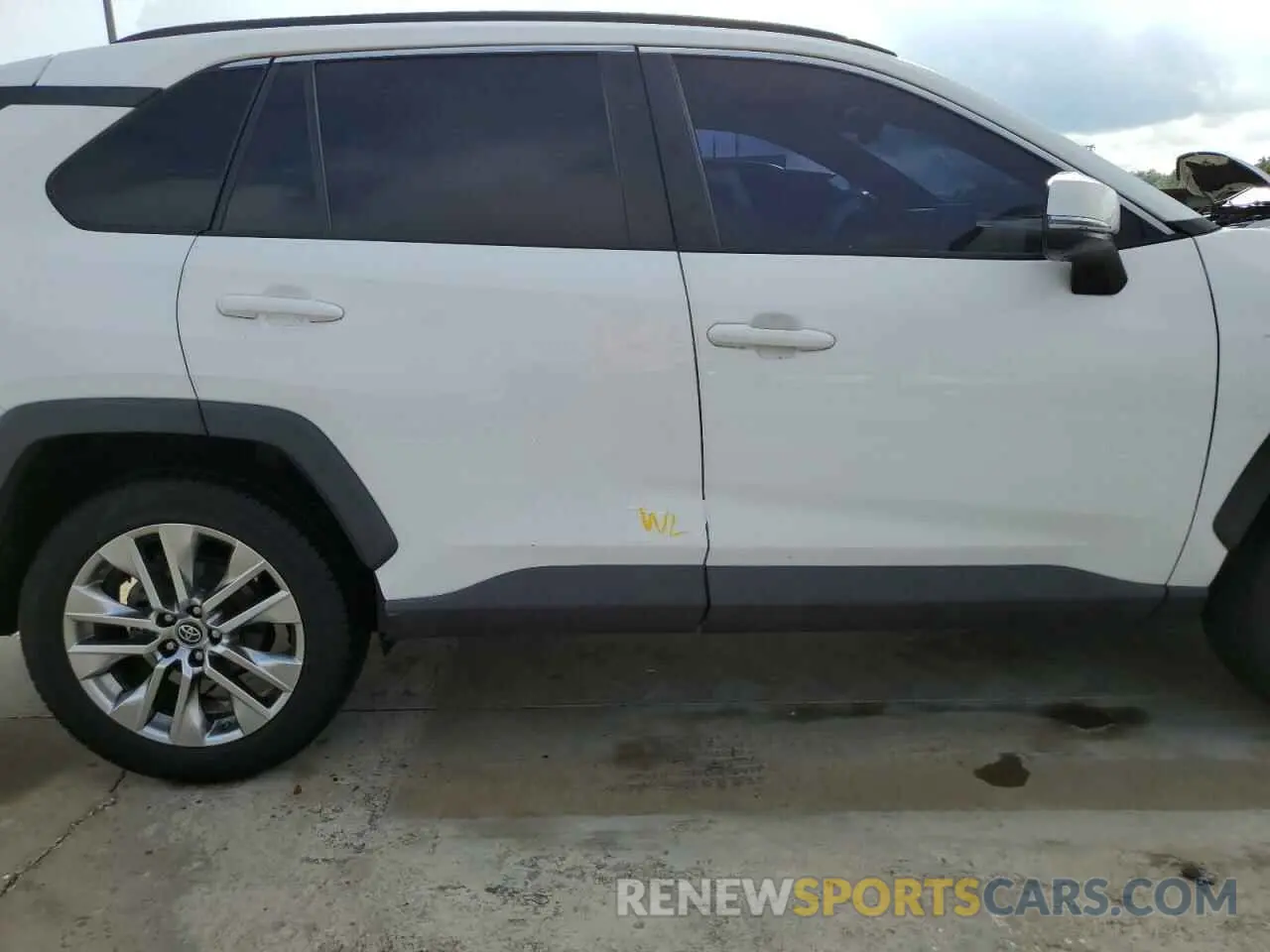 13 Photograph of a damaged car 2T3C1RFVXKW006596 TOYOTA RAV4 2019