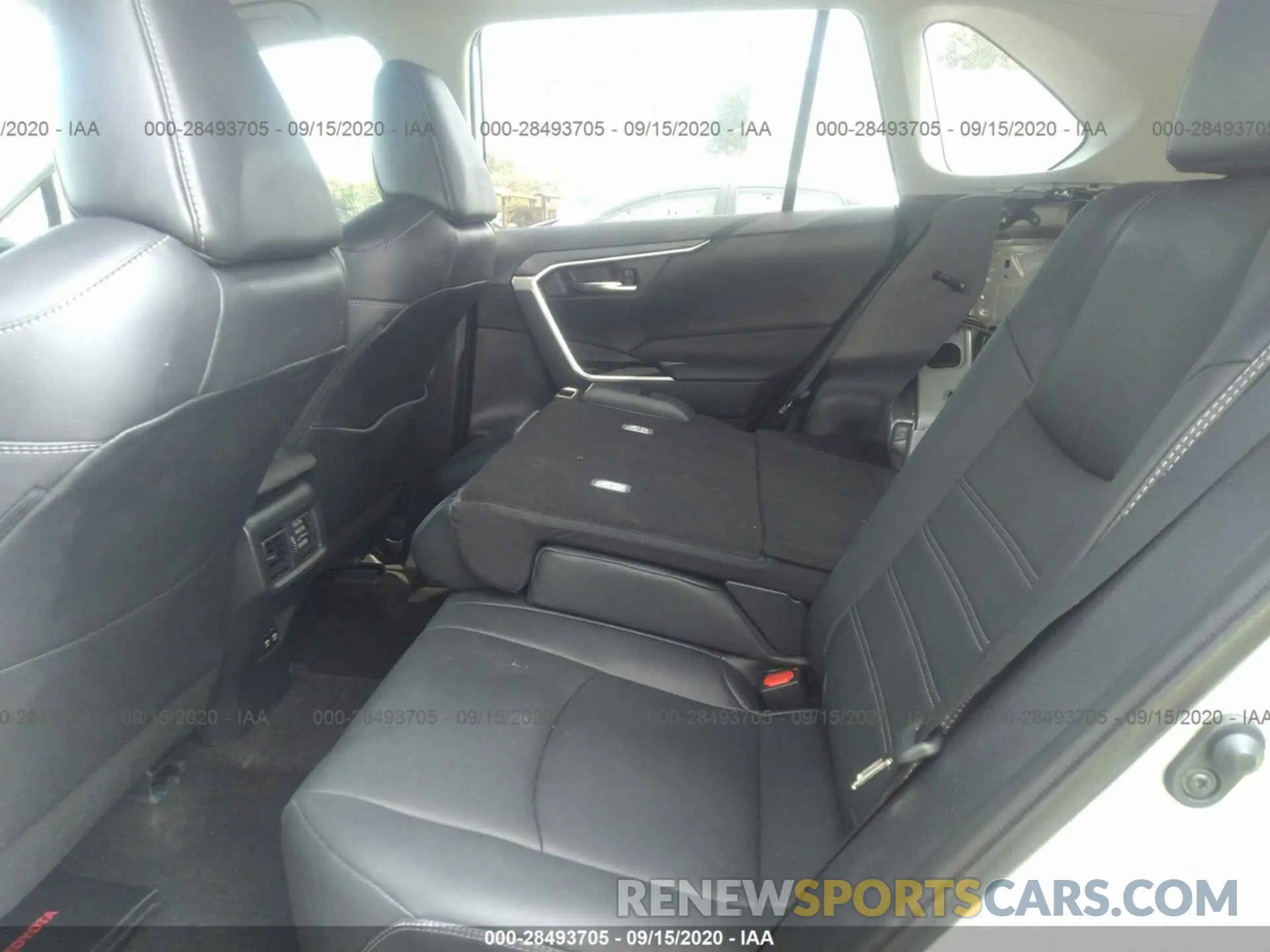 8 Photograph of a damaged car 2T3C1RFVXKW046063 TOYOTA RAV4 2019