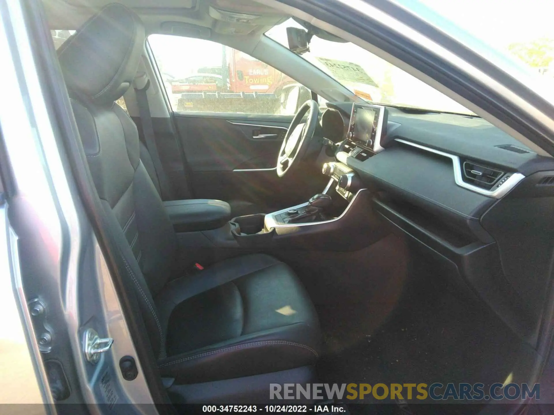 5 Фотография поврежденного автомобиля 2T3DWRFV1KW017198 TOYOTA RAV4 2019